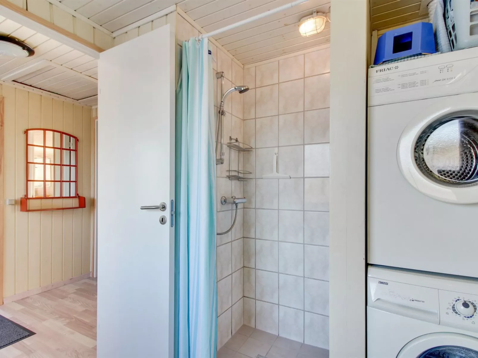 "Steffen" - 450m to the fjord-Drinnen