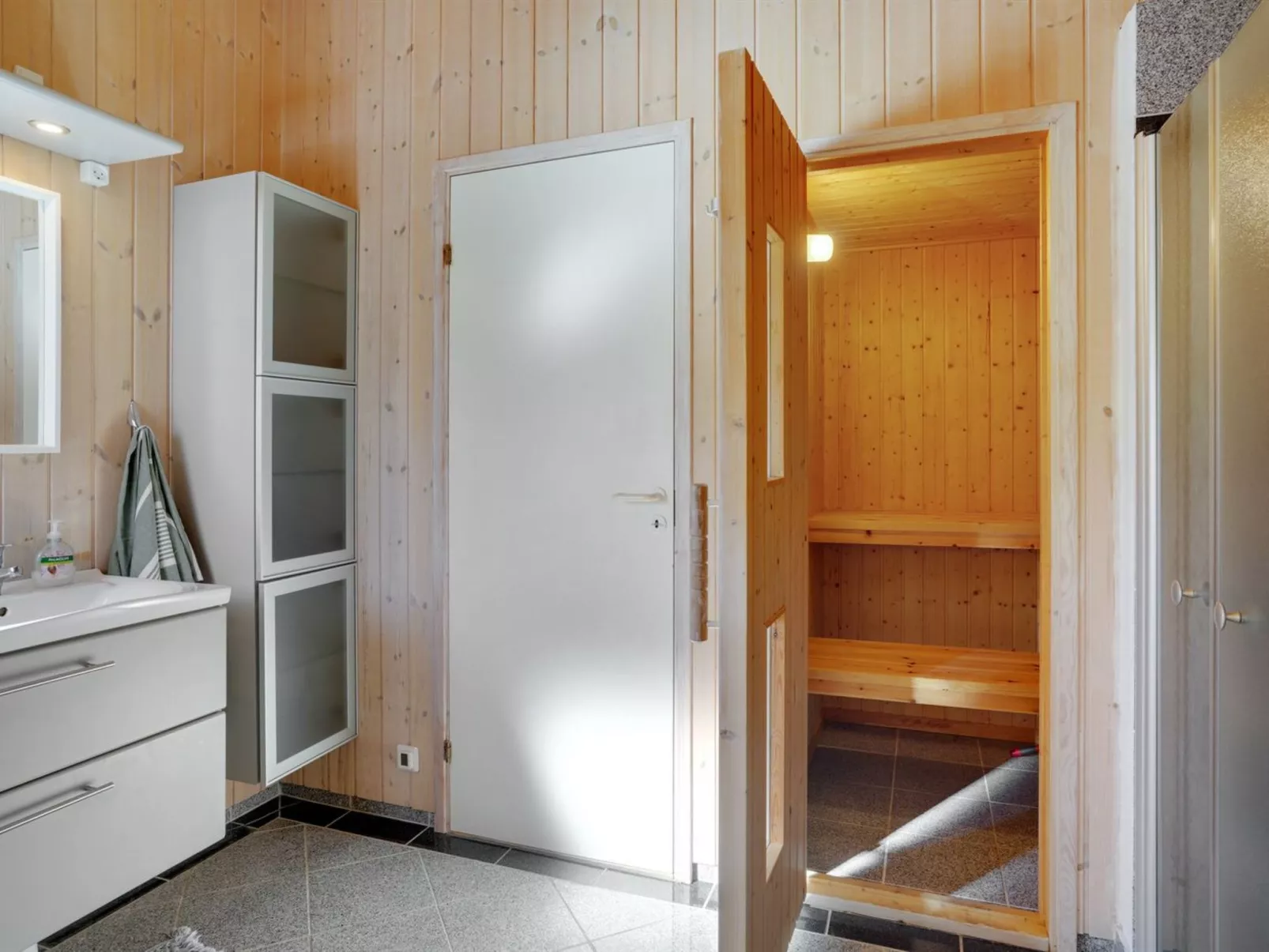 "Mika" - 1km from the sea-Drinnen