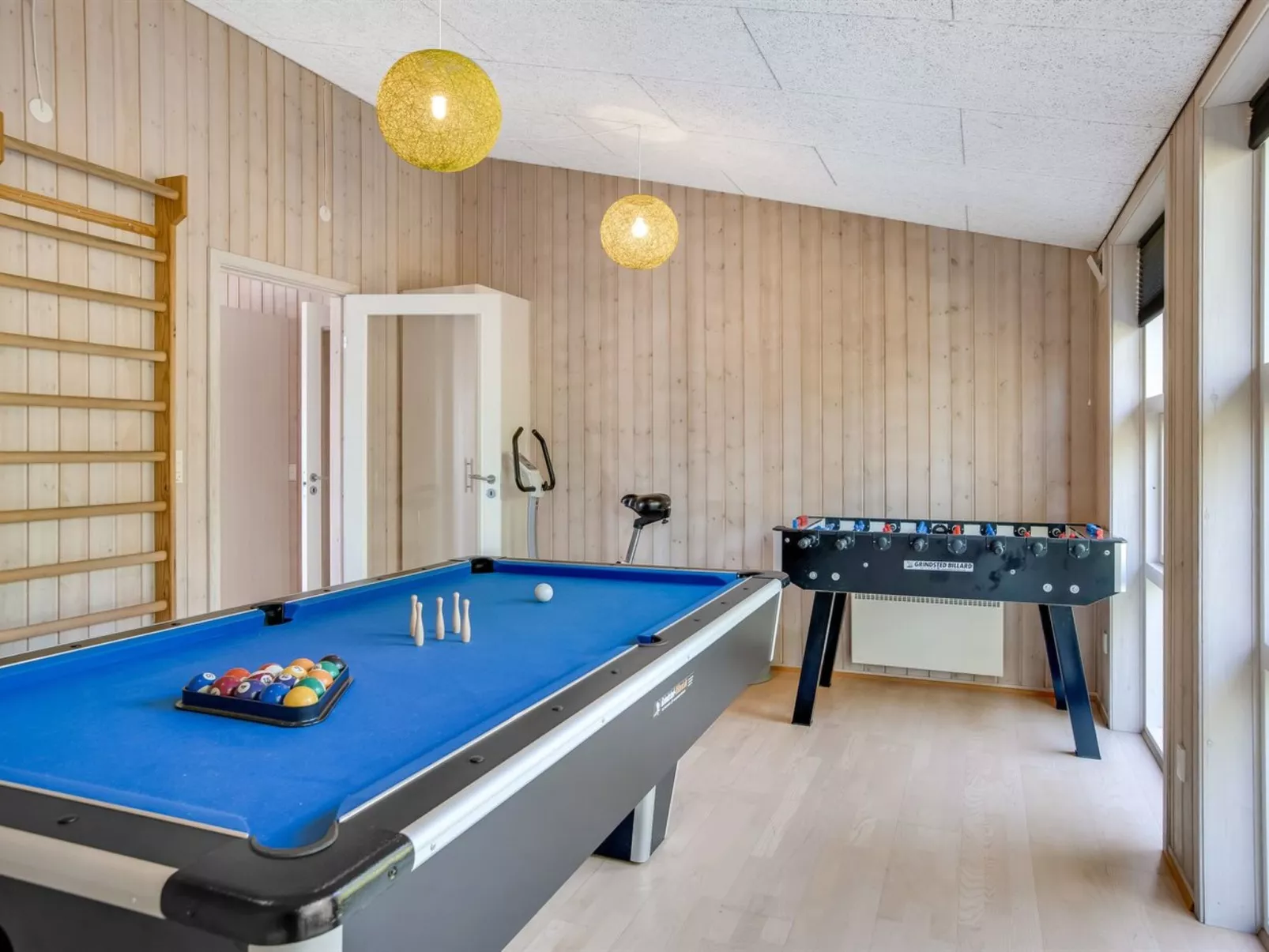 "Omar" - 1.0km from the sea-Drinnen