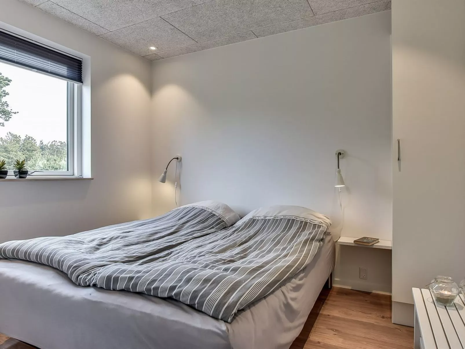 "Stacey" - 800m from the sea-Inside