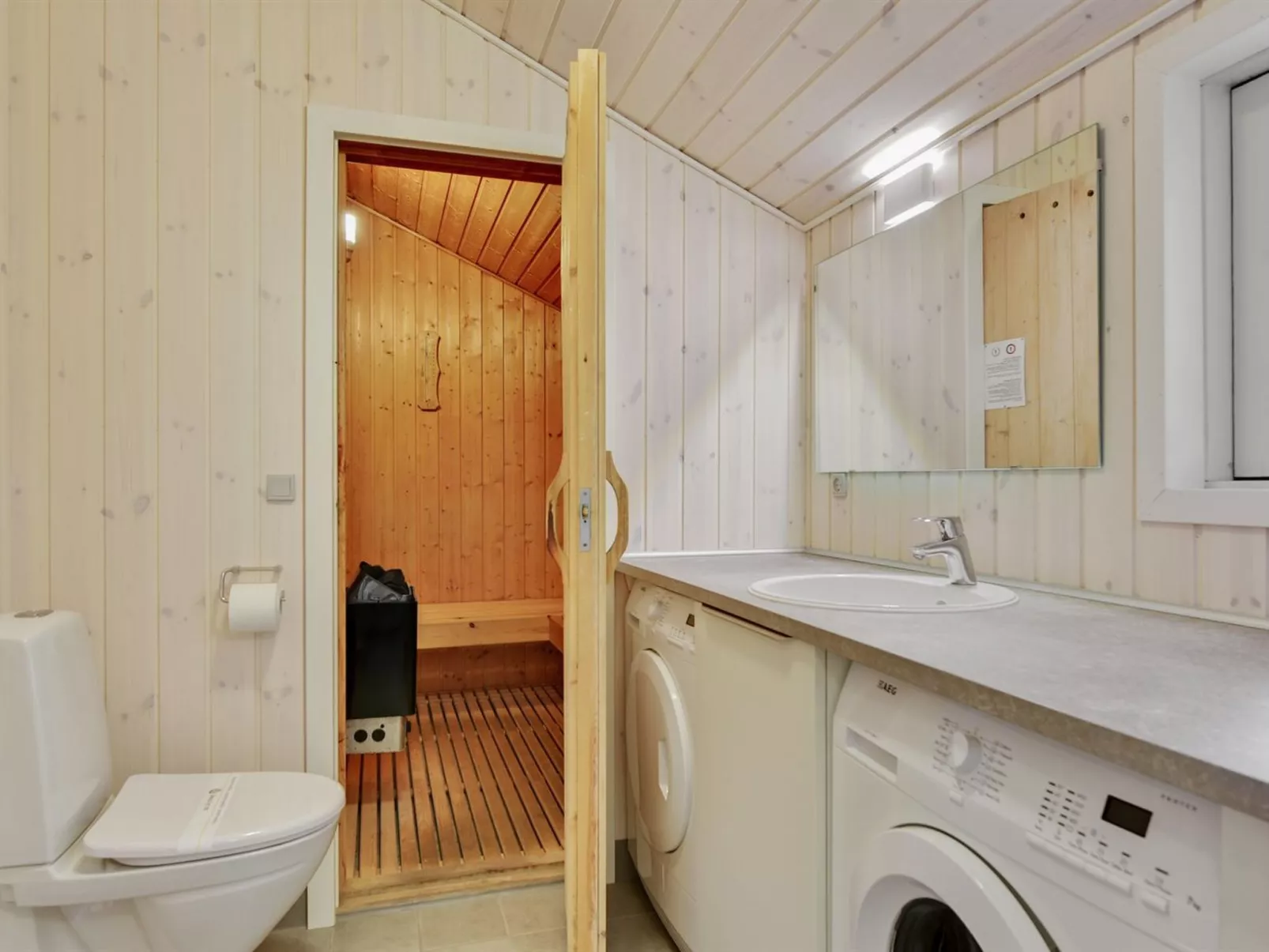 "Nanne" - 1km from the sea-Inside