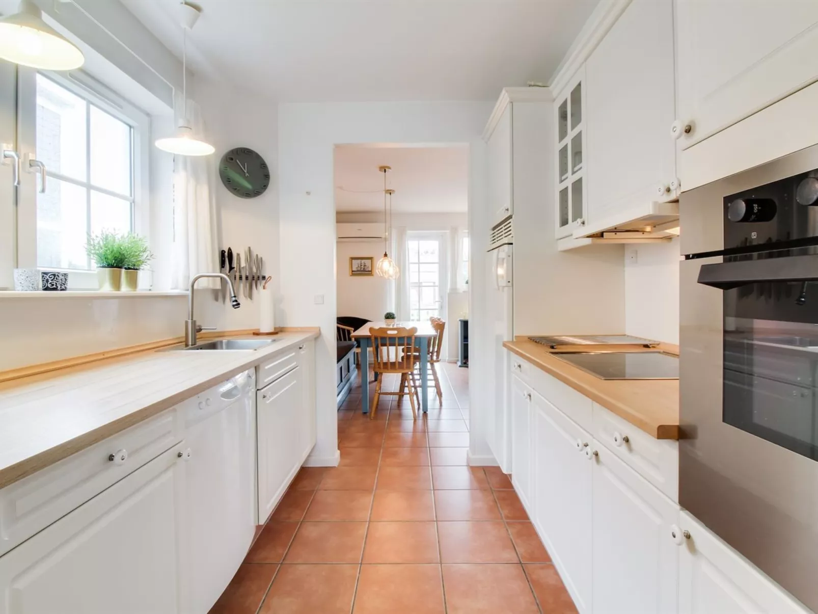 "Guthir" - 1.2km from the sea-Inside