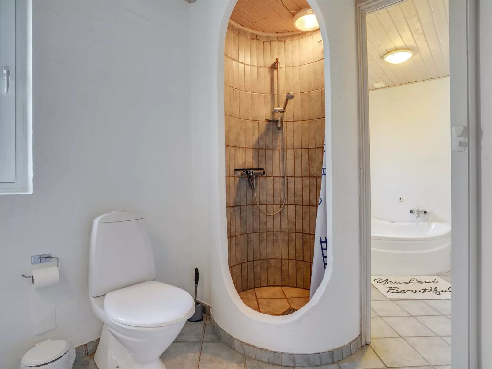 "Wyatt" - 30km from the sea-Inside