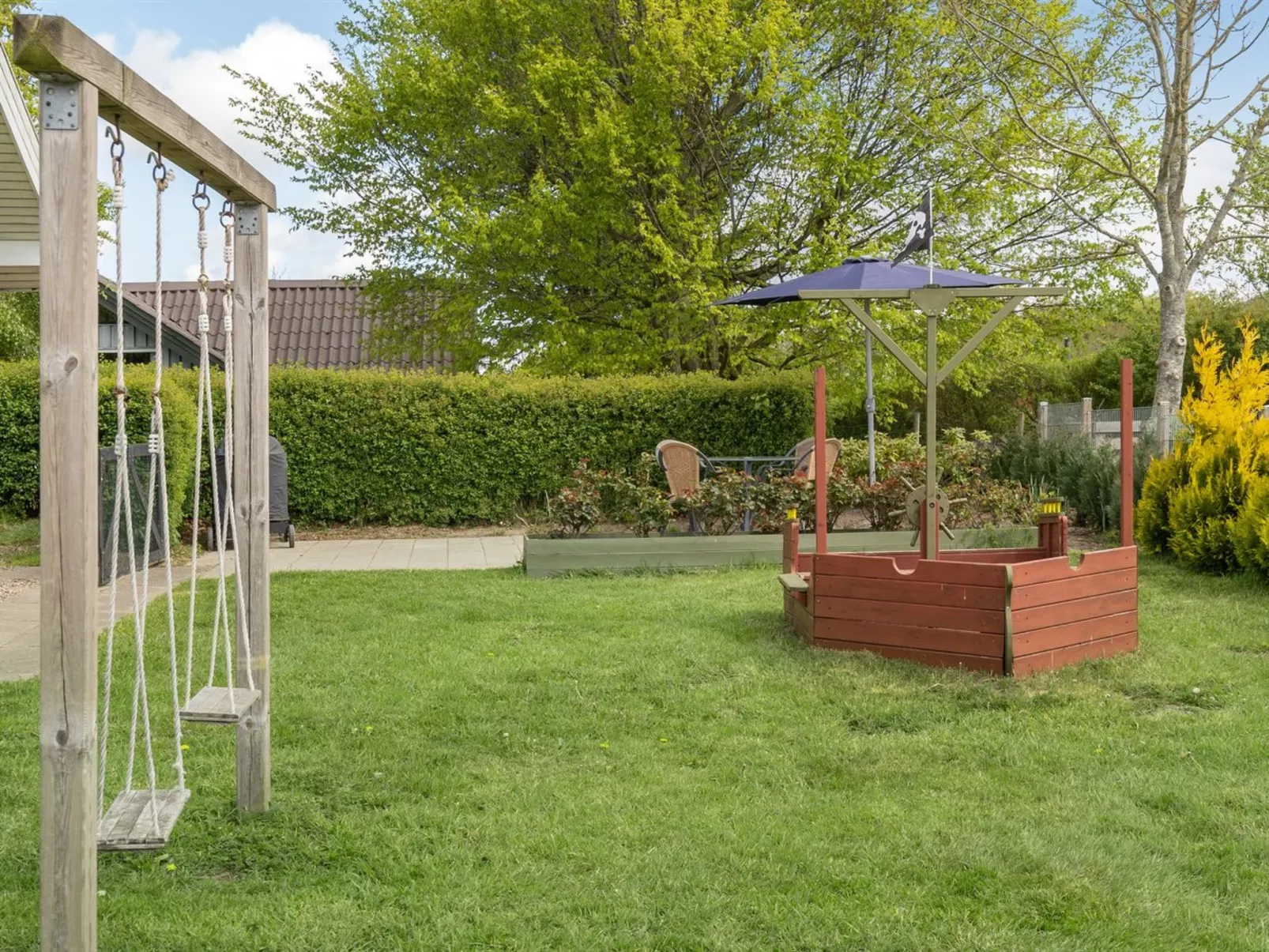 "Guldborg" - 400m to the fjord-Outside