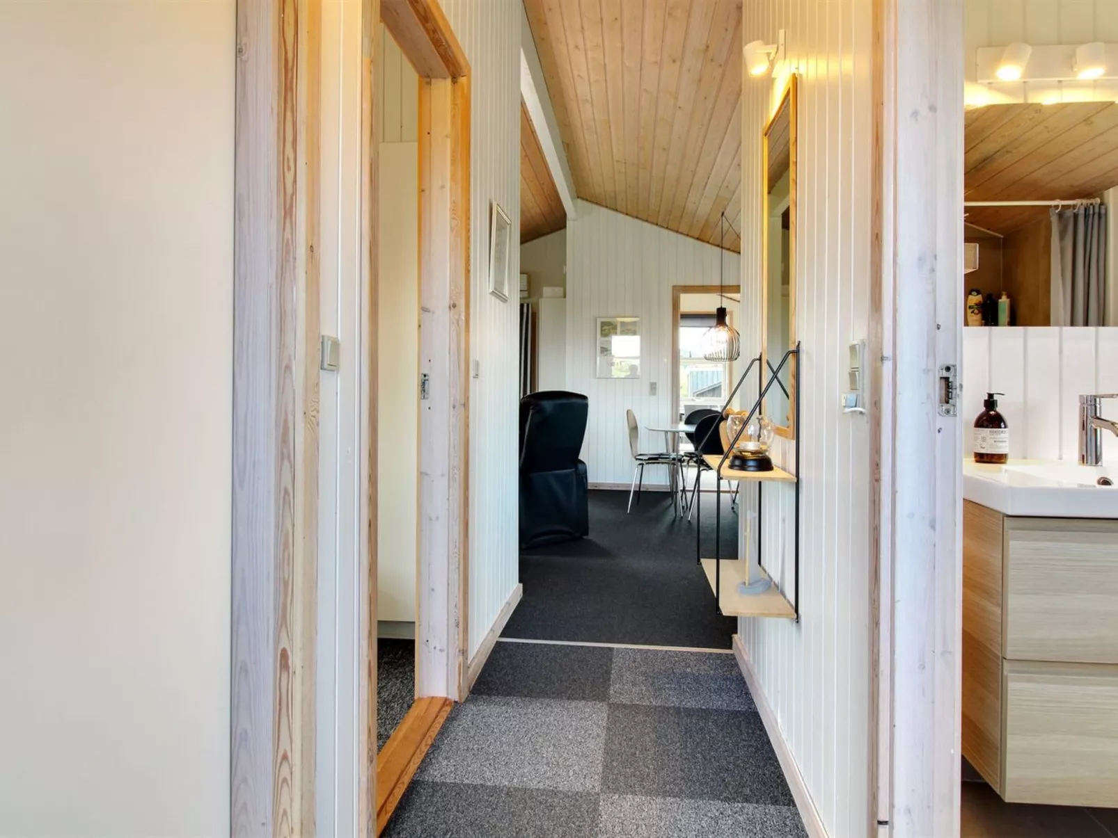 "Myriam" - 200m from the sea-Drinnen