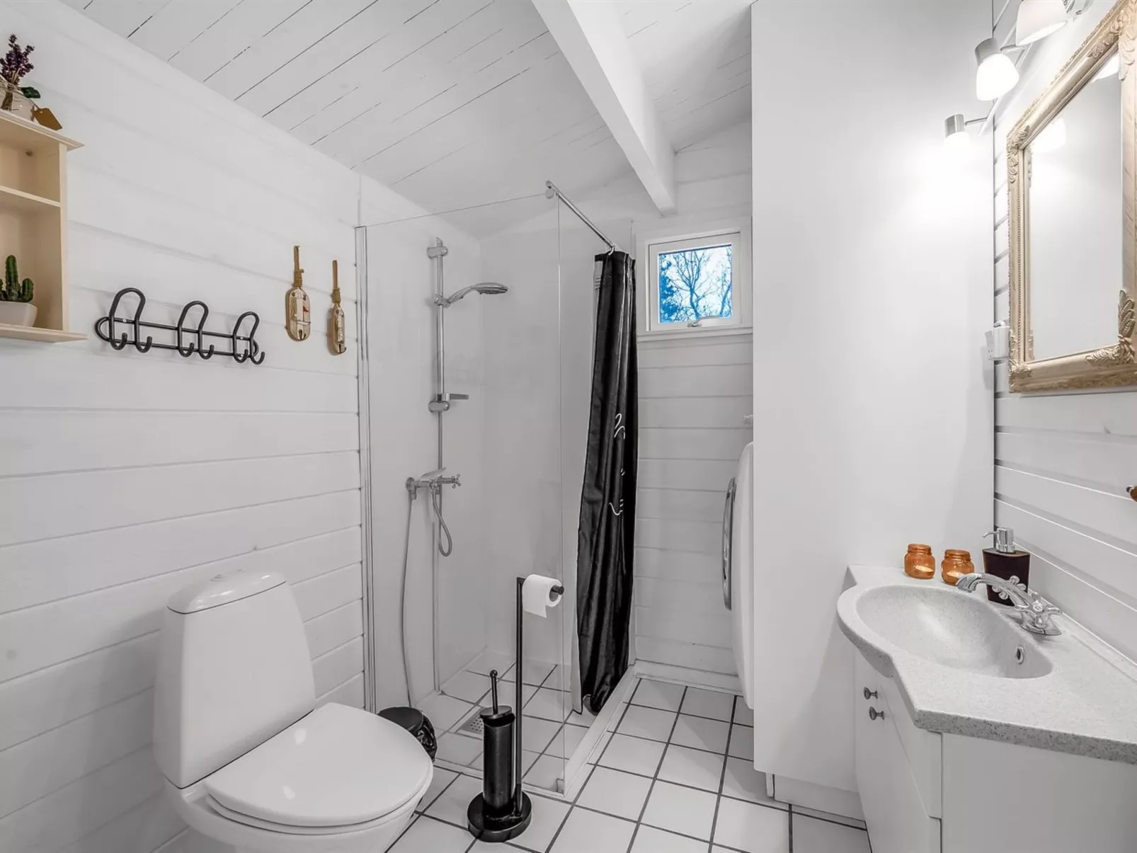 "Staffan" - 200m to the fjord-Drinnen