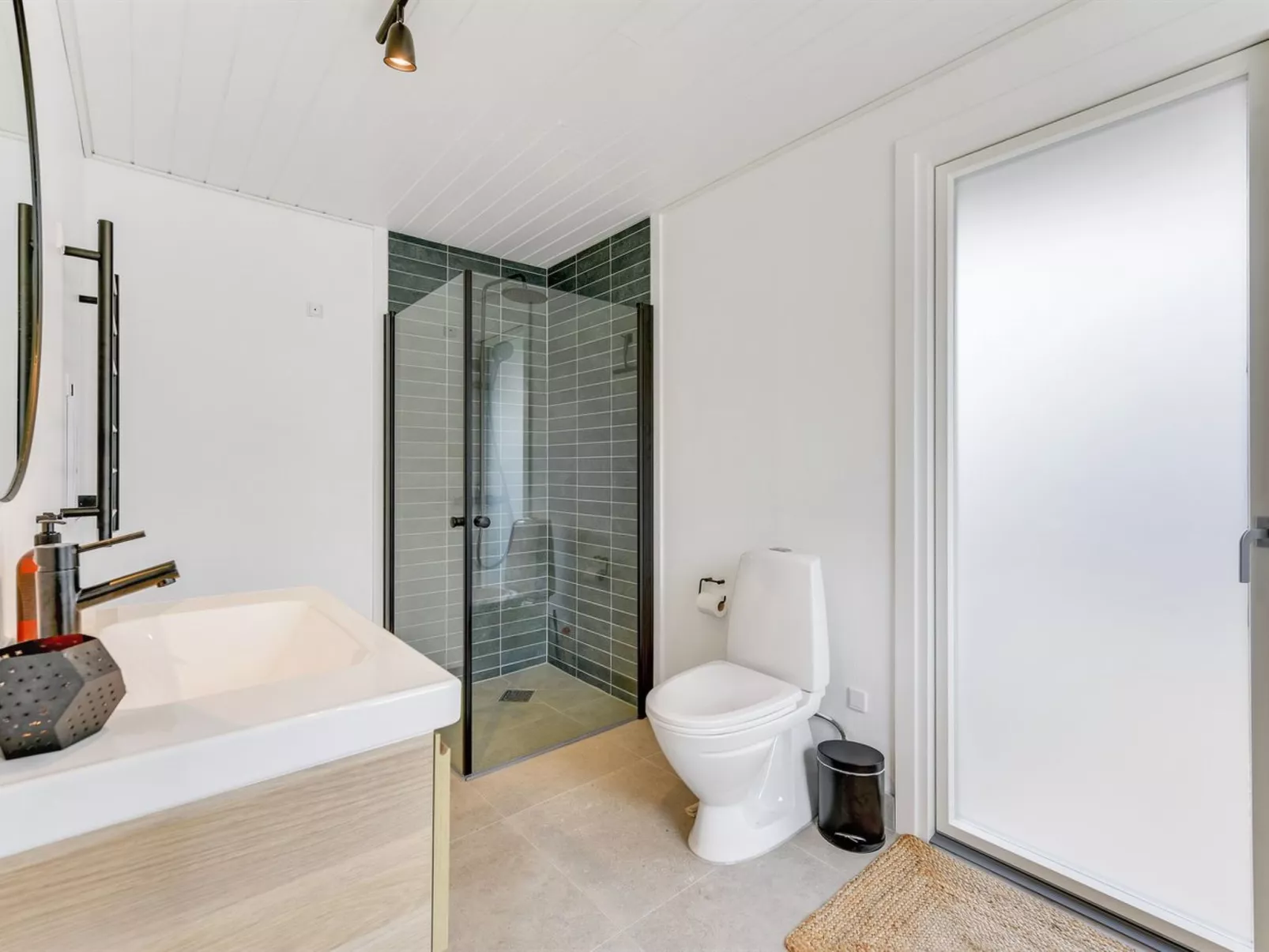 "Doreen" -  from the sea-Dedans