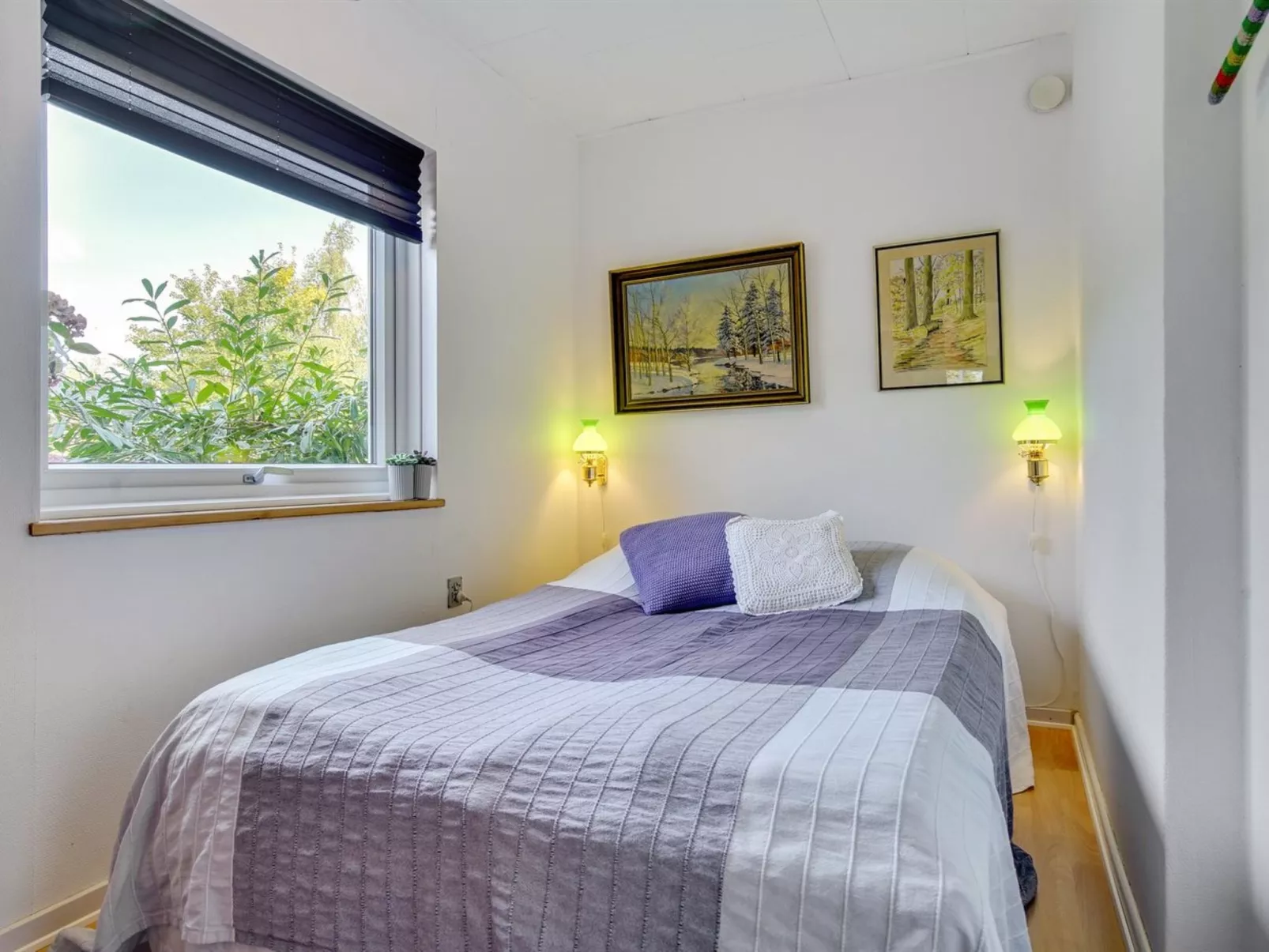 "Hattie" - 100m from the sea-Drinnen