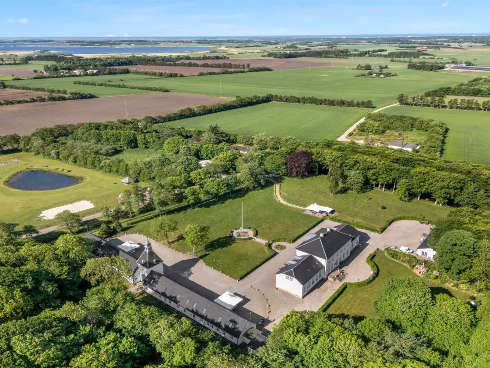 "Eini" - 4.5km from the sea-Outside