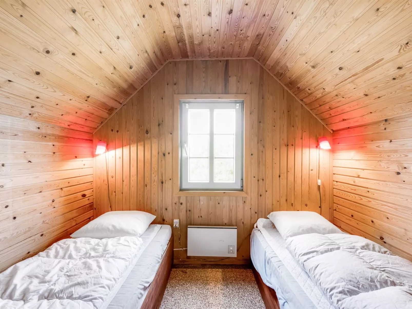 "Dina" - 200m to the fjord-Inside