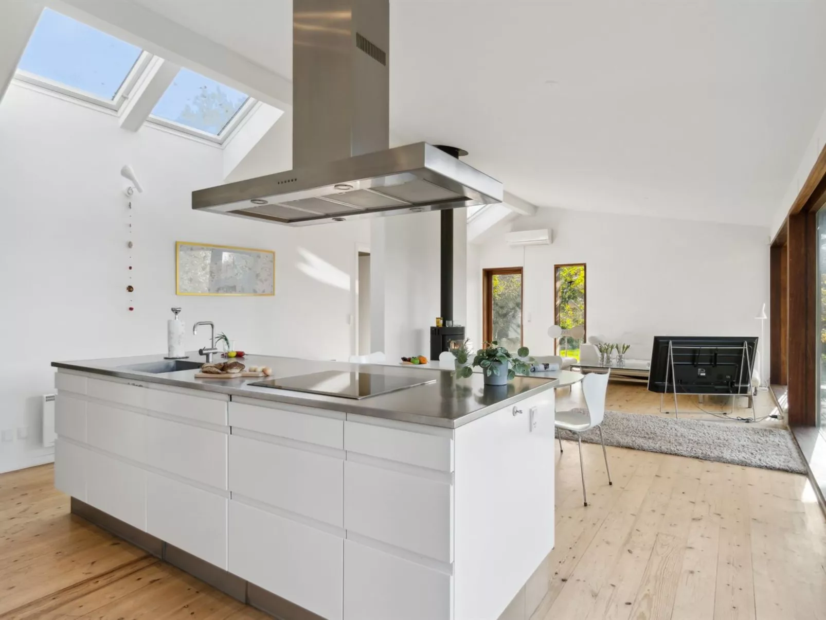 "Erikka" - 300m to the fjord-Inside