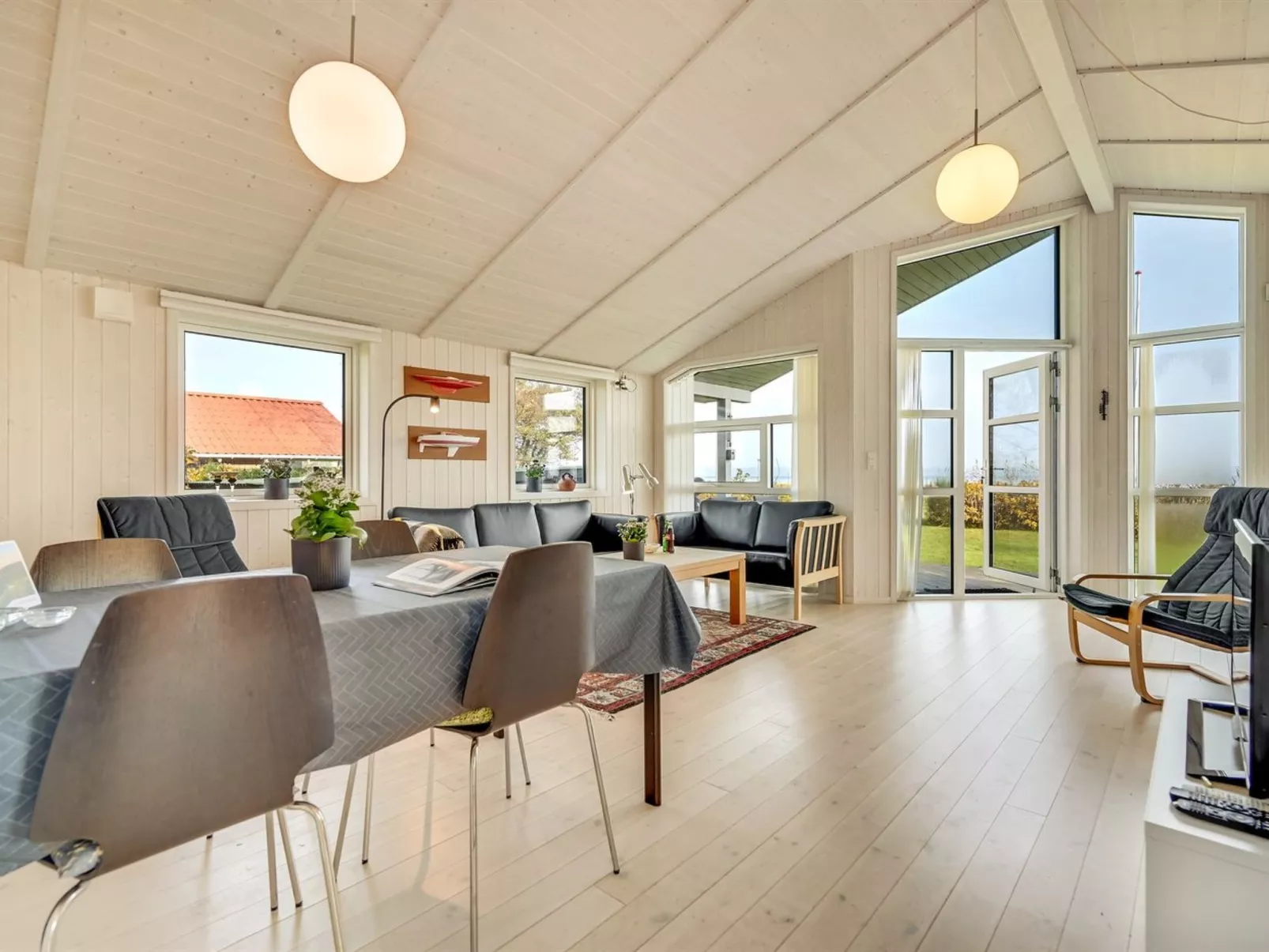 "Duschanka" - 50m to the fjord-Inside