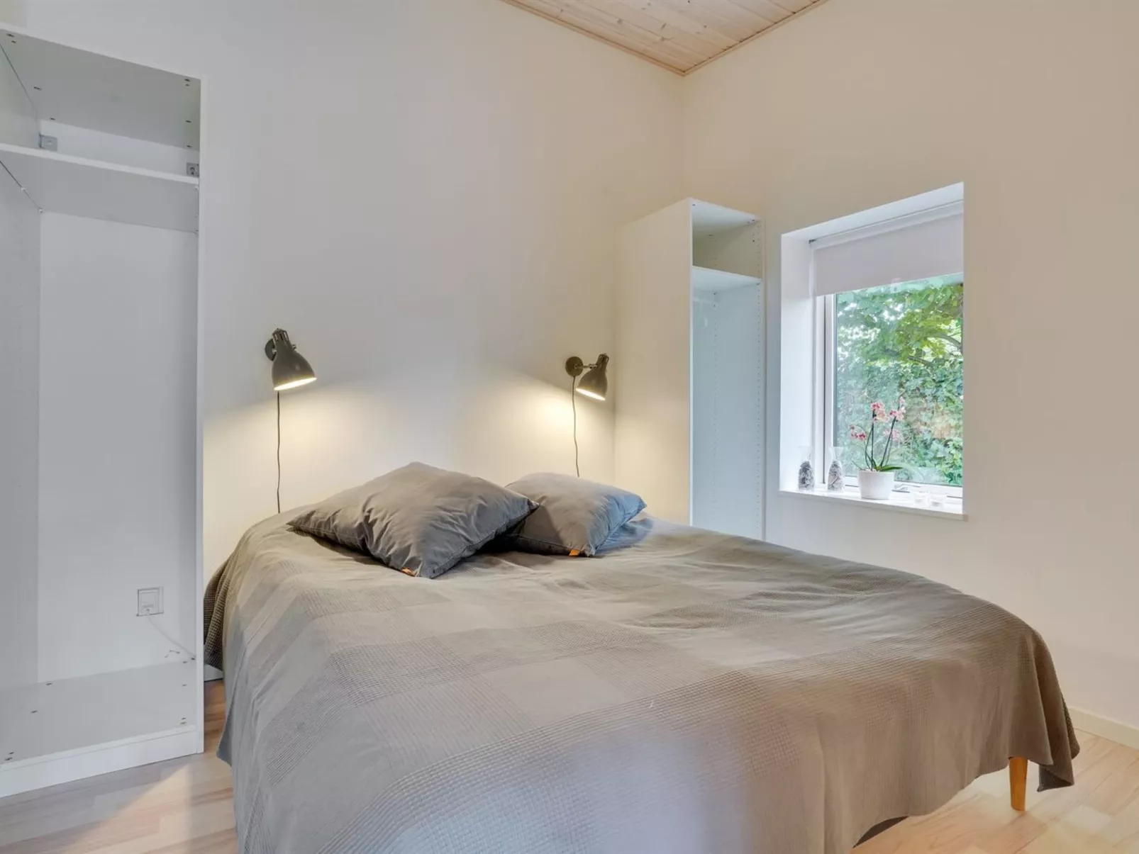 "Edin" - 400m from the sea-Inside