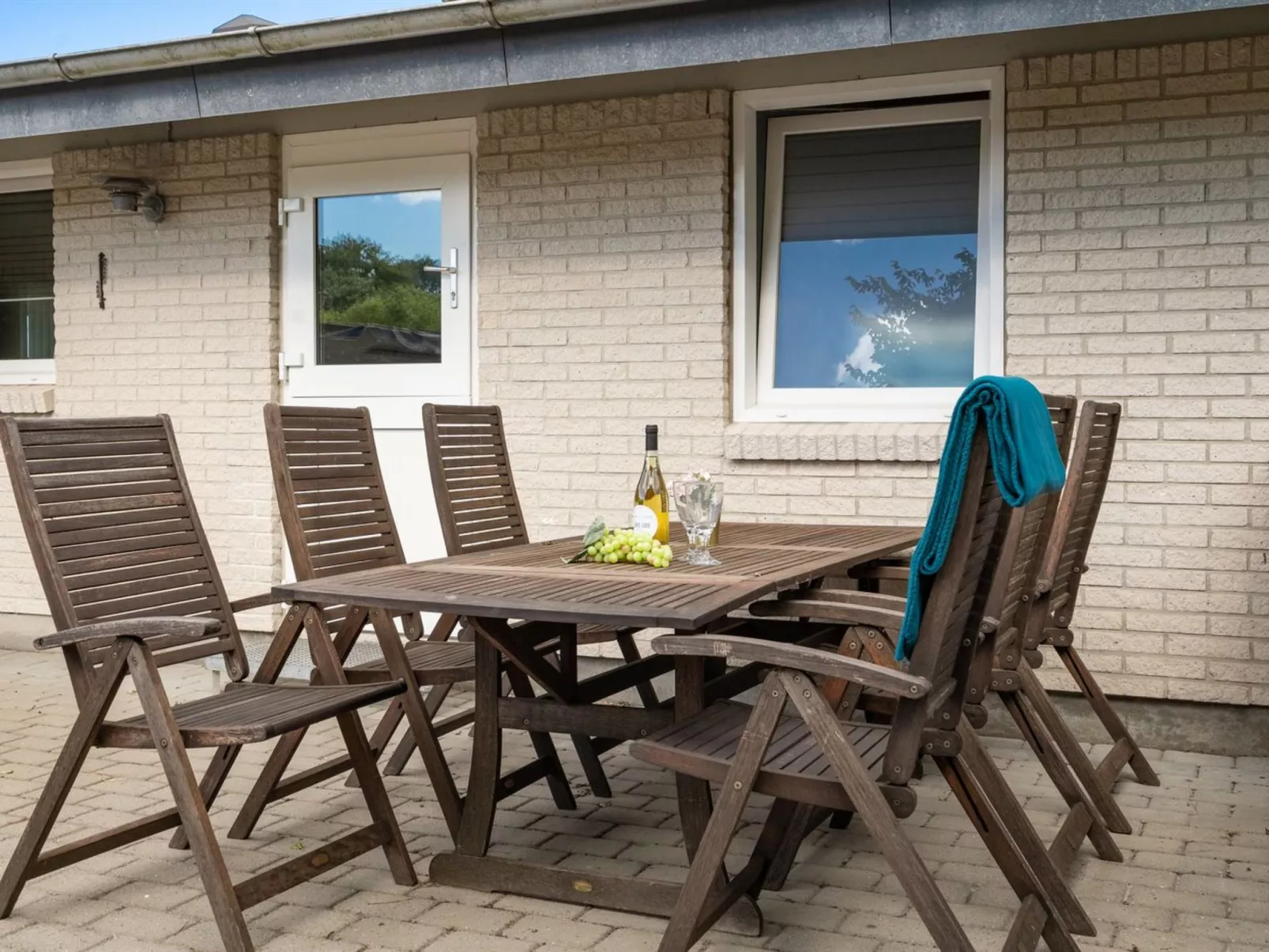 "Anselma" - 800m to the fjord - Outside