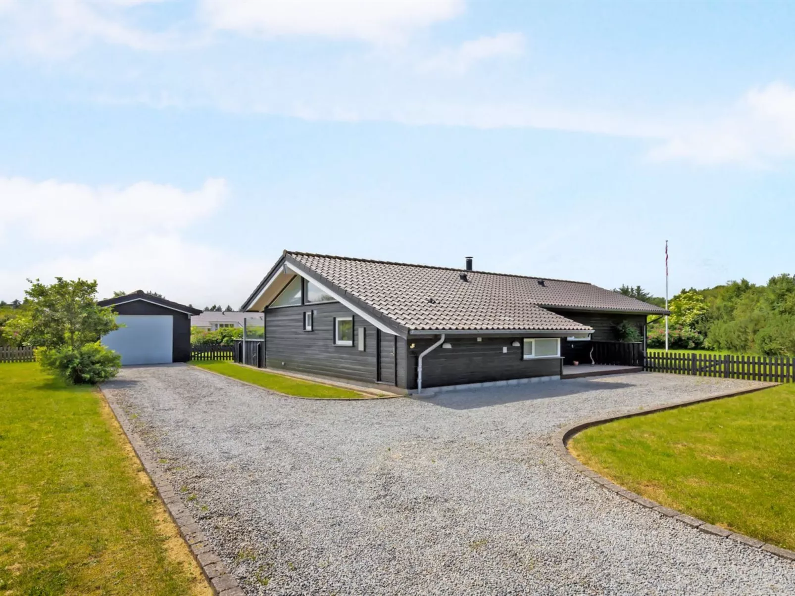 "Tatyana" - 1.0km from the sea-Dehors