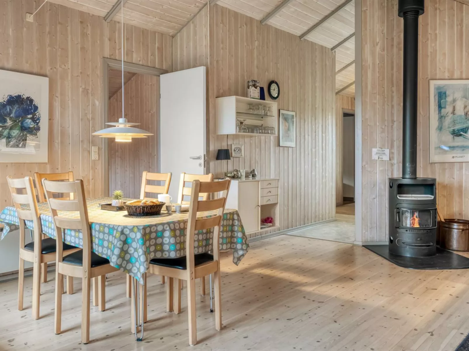 "Vivan" - 3.8km from the sea-Inside