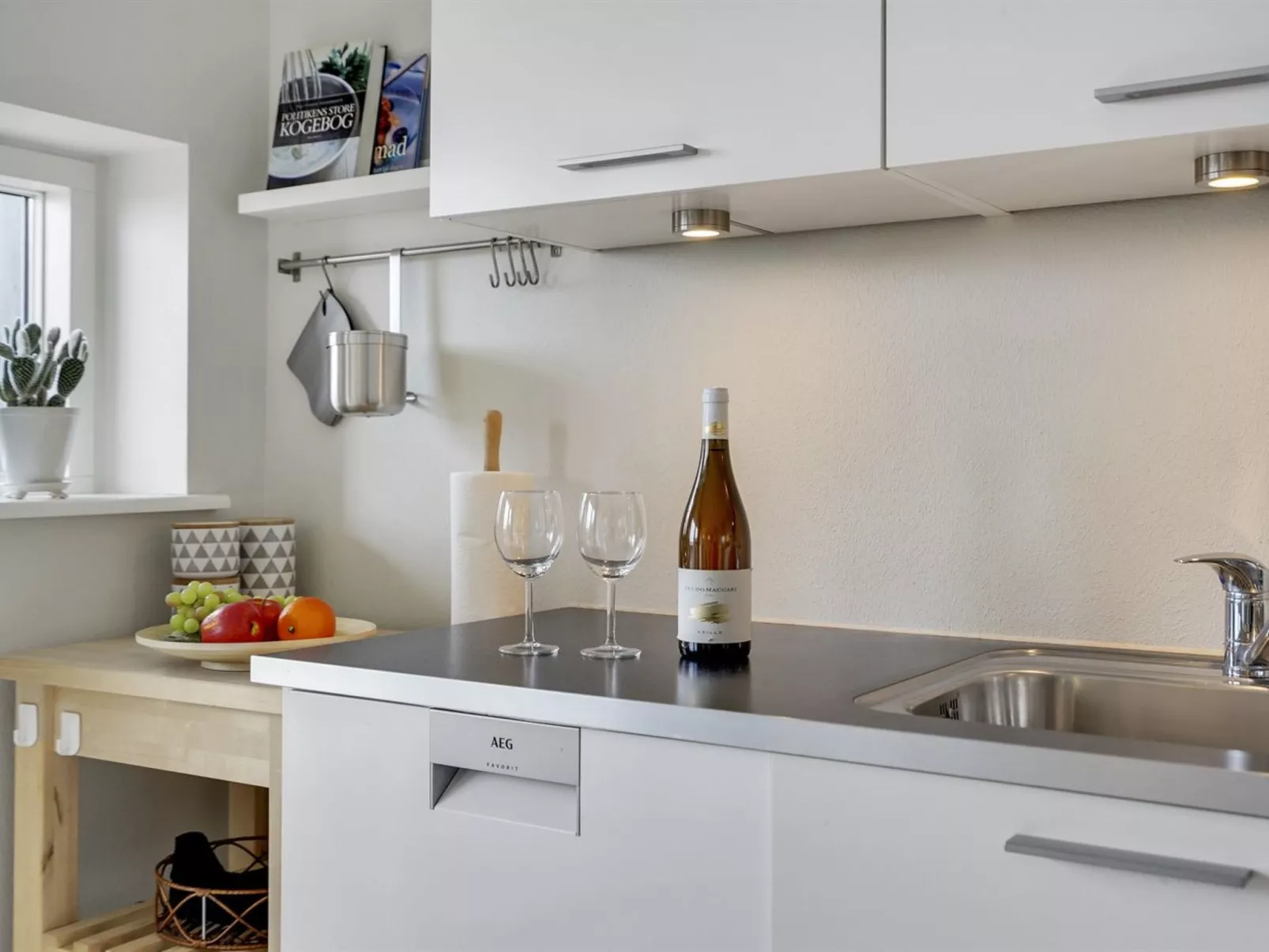 "Katharine" - 600m from the sea-Drinnen