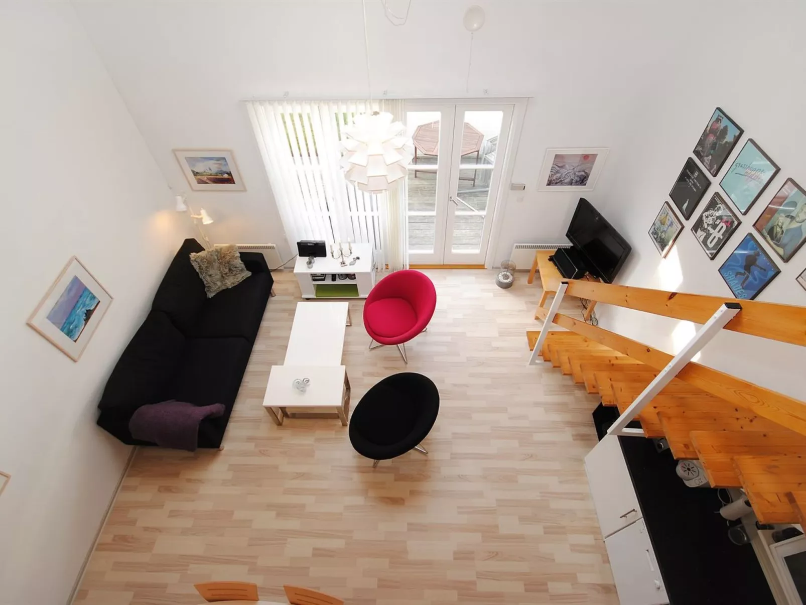 "Vasil" - 100m to the fjord-Drinnen