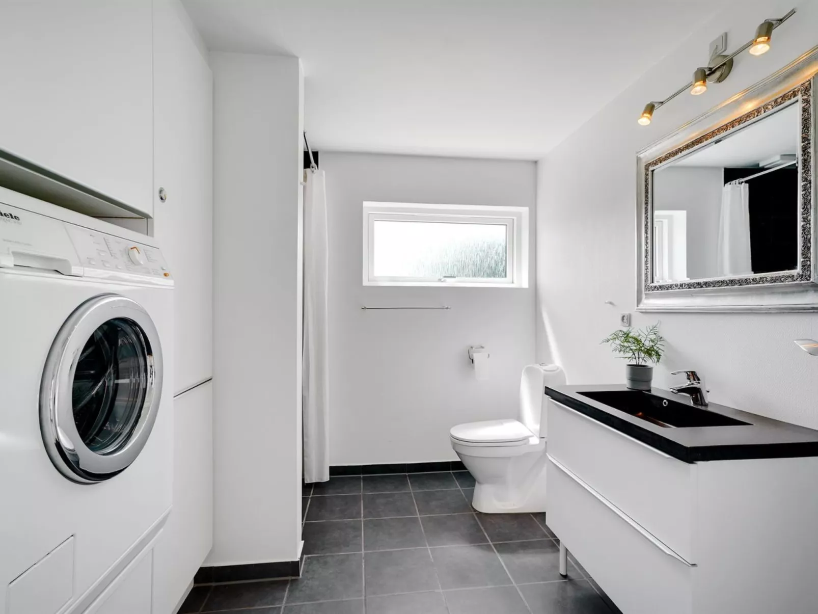 "Edvia" - 700m to the fjord-Inside