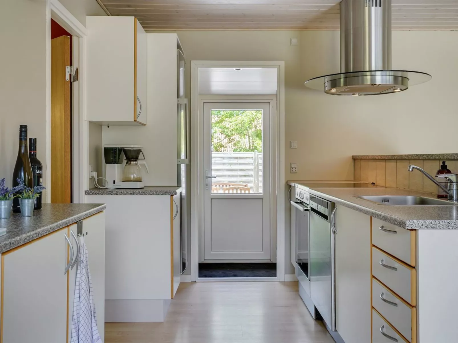 "Nannah" - 250m from the sea-Inside