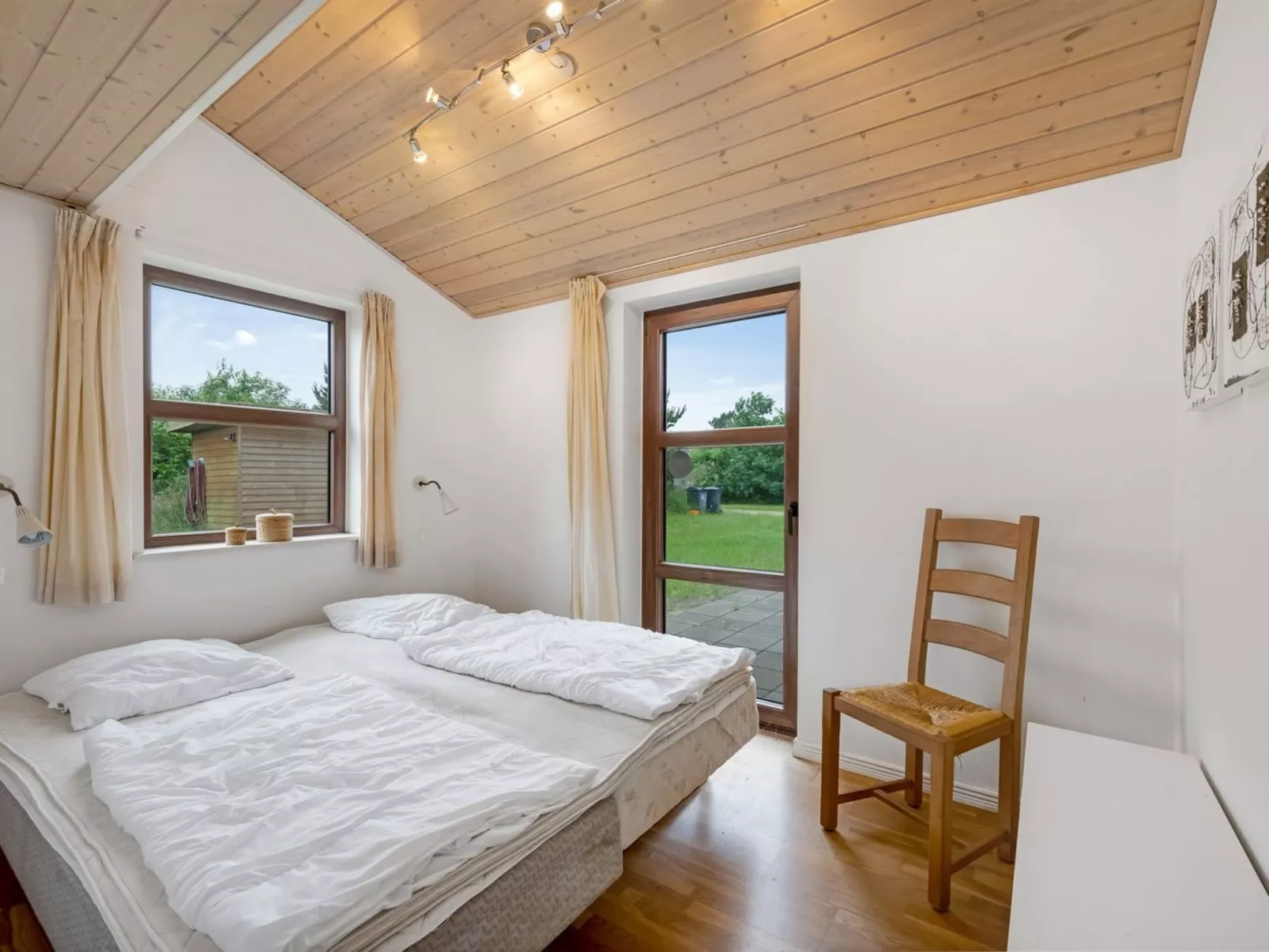 "Silvia" - 300m to the fjord-Drinnen