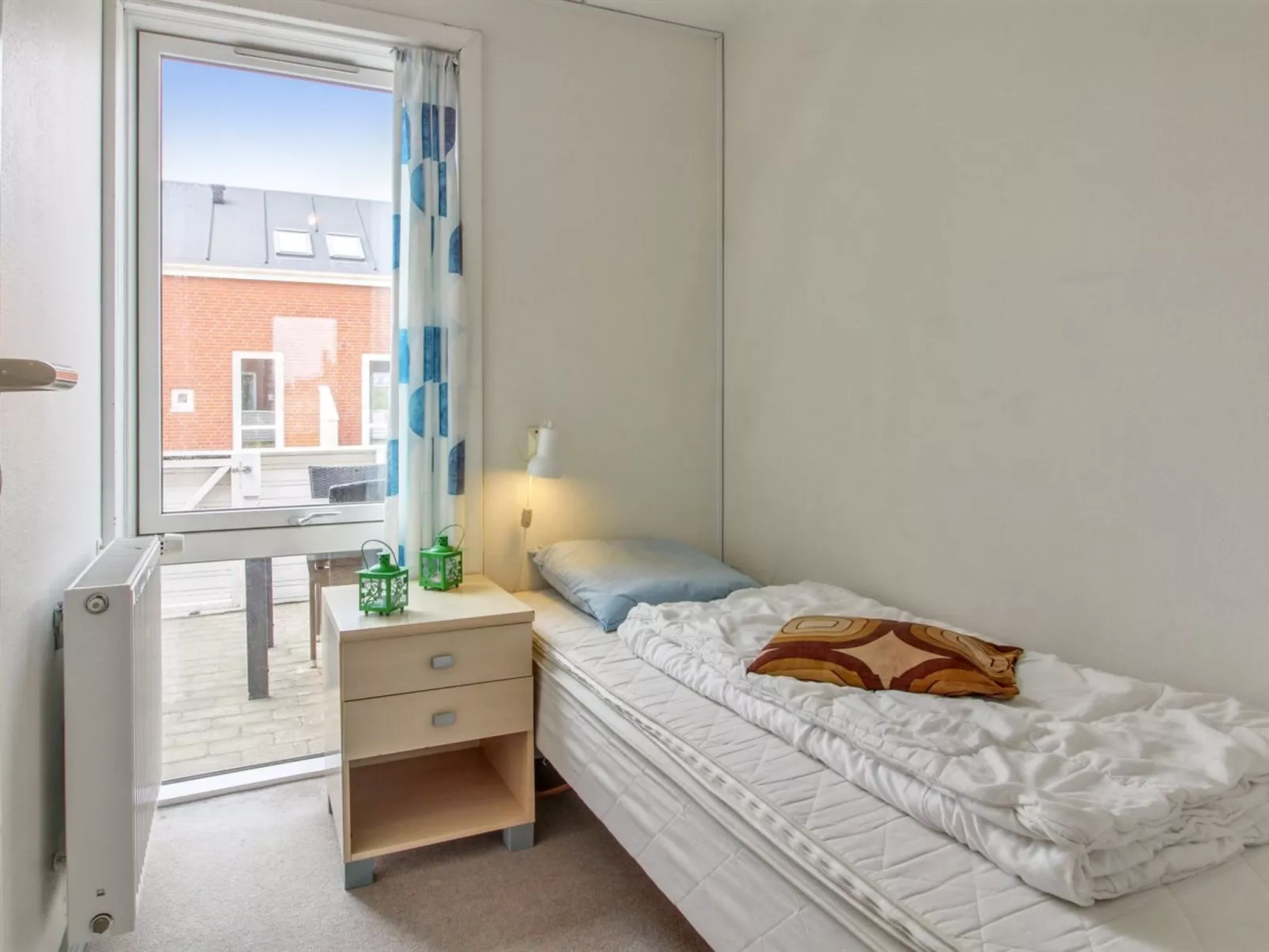 "Rebus" - 2.3km from the sea - Drinnen