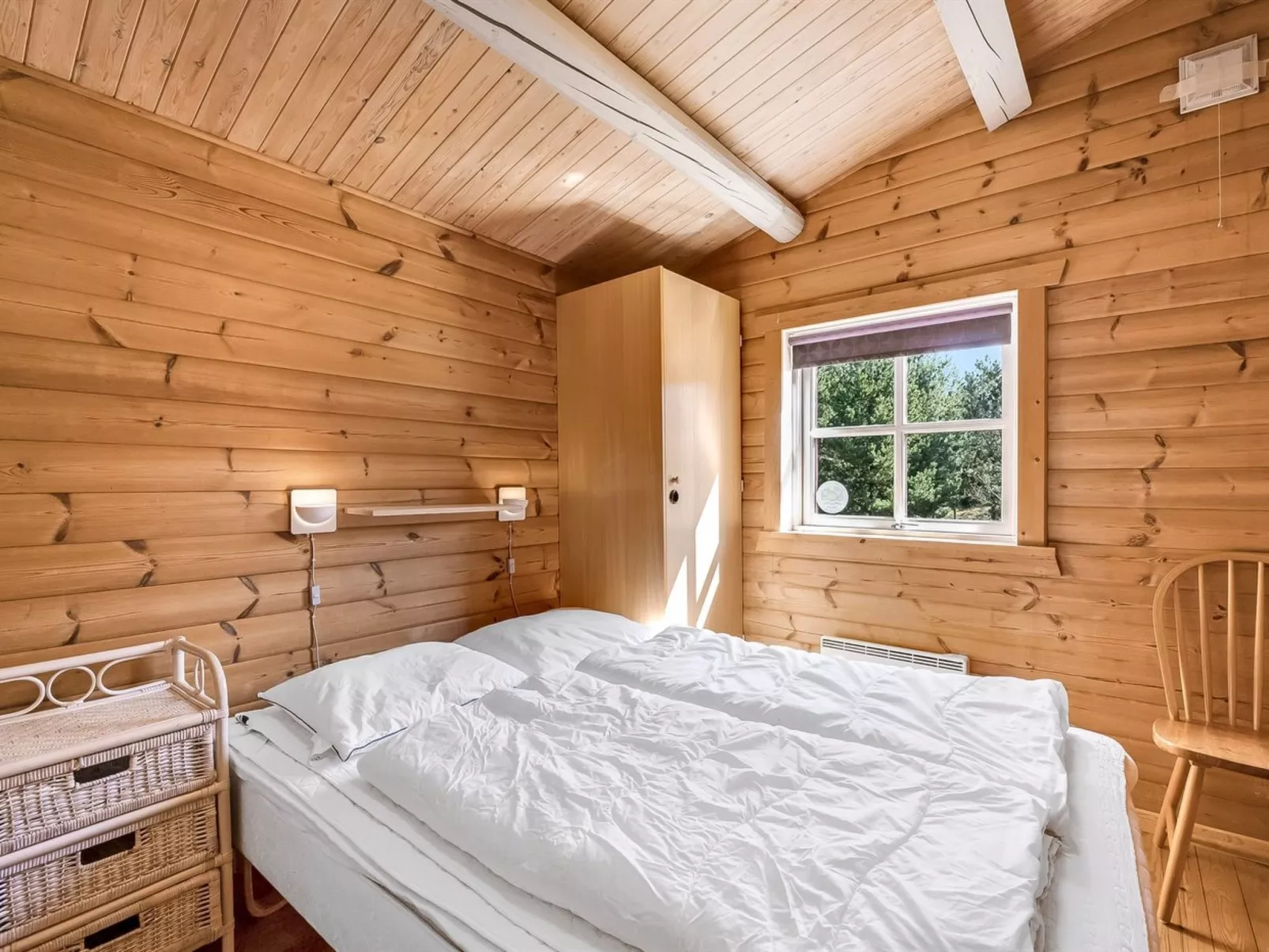 "Yaris" - 800m to the fjord-Inside