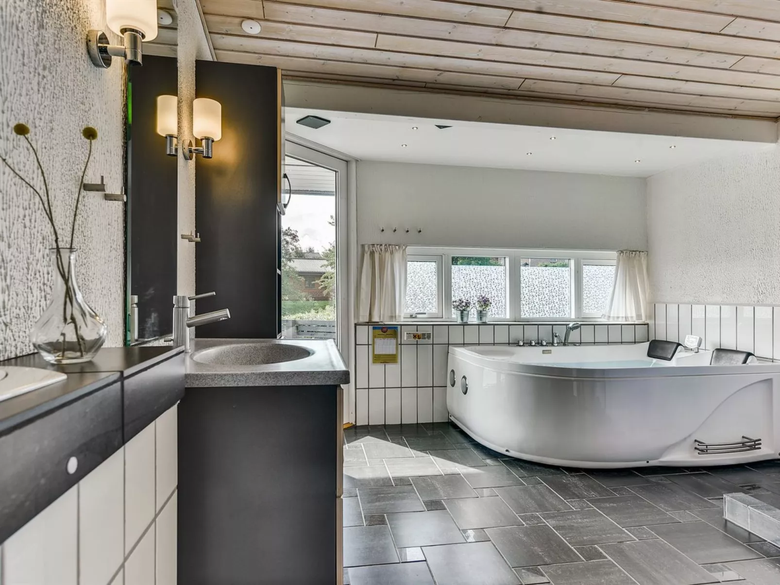 "Sylvelin" - 400m to the fjord-Inside