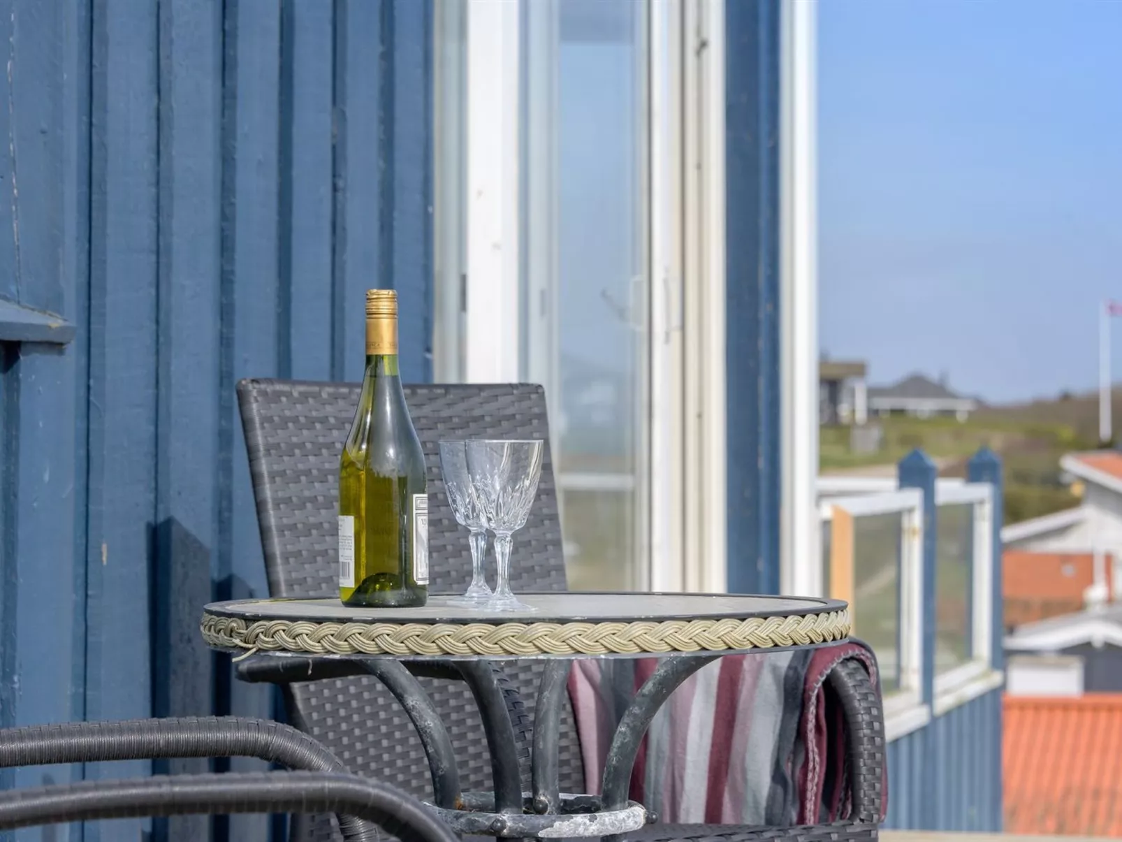 "Rajna" - 95m to the fjord-Outside