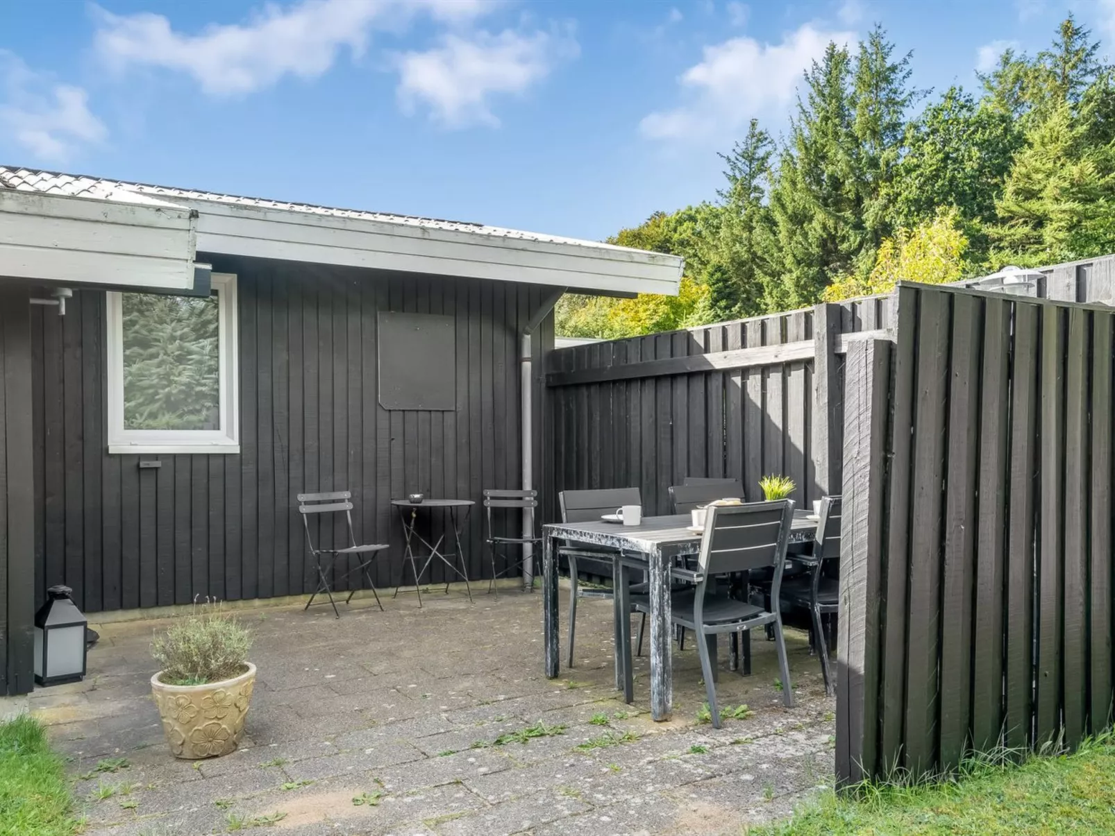 "Matilde" - 400m to the fjord-Outside