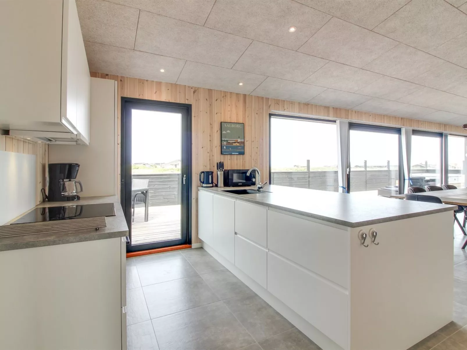 "Heilo" - 300m from the sea-Drinnen