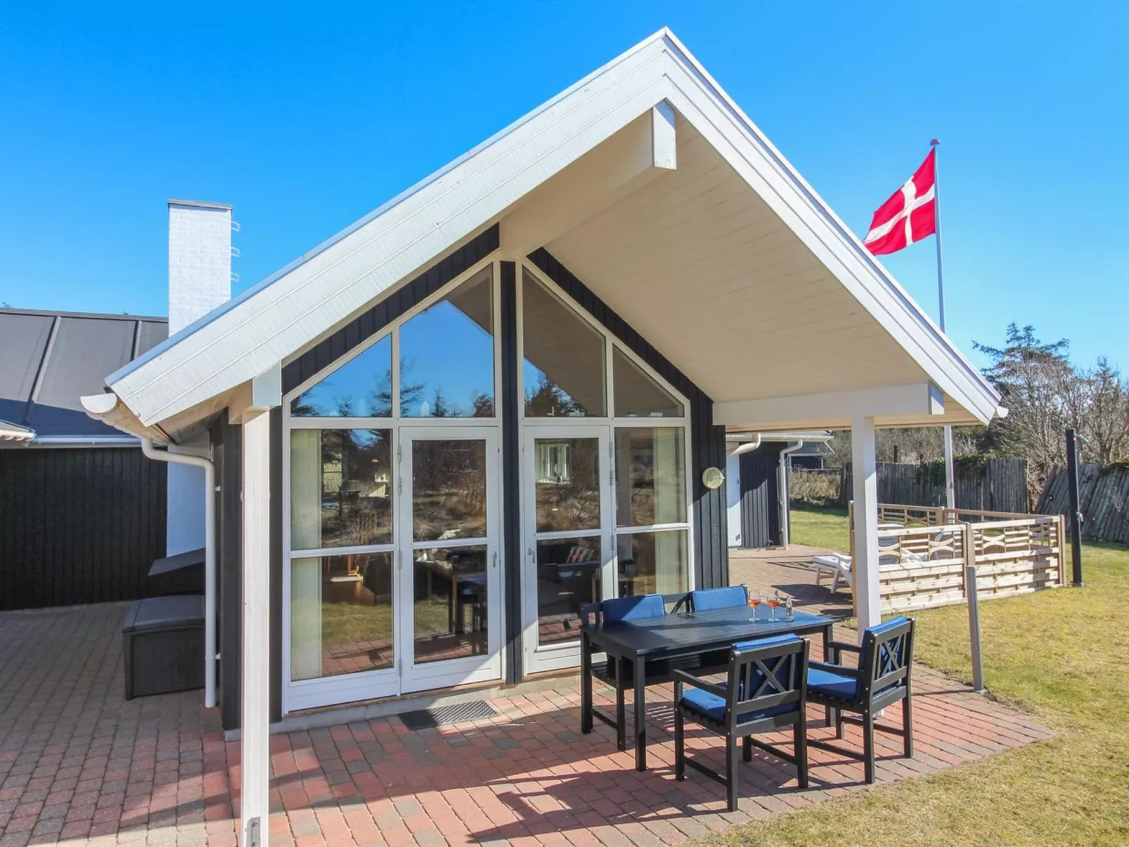 "Tilda" - 275m from the sea-Outside