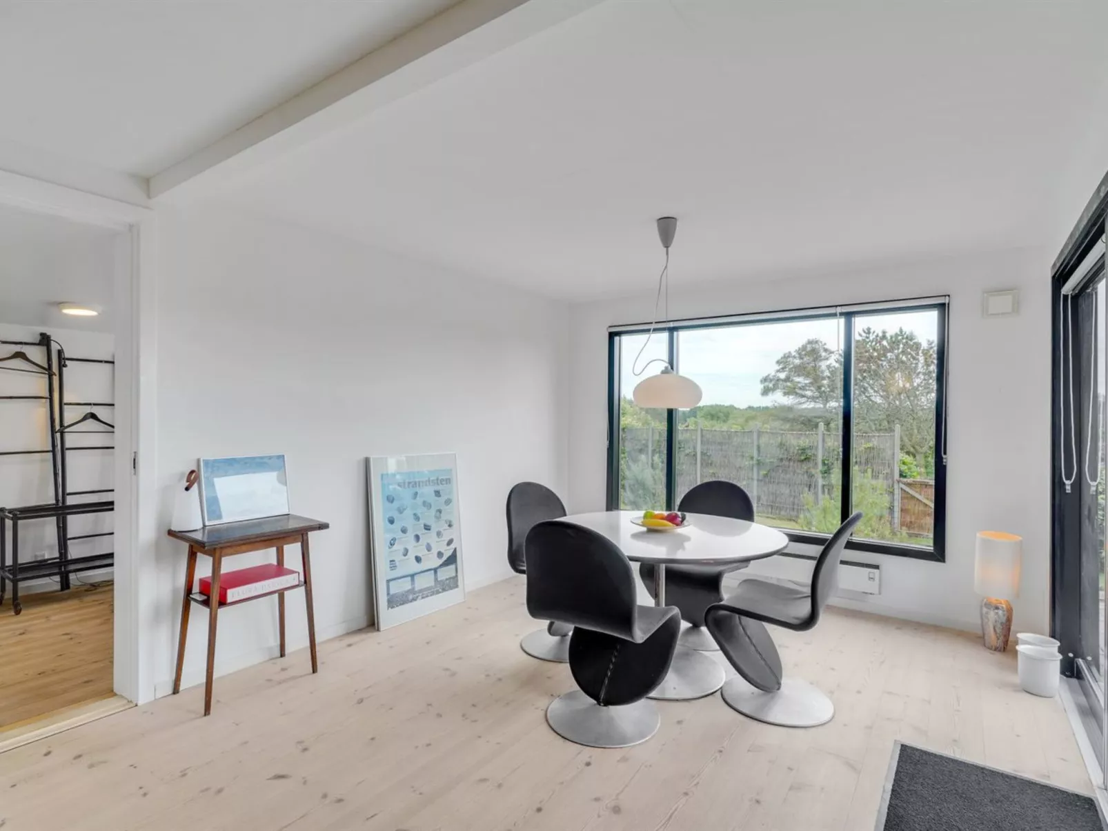 "Lok" - 90m to the fjord-Drinnen