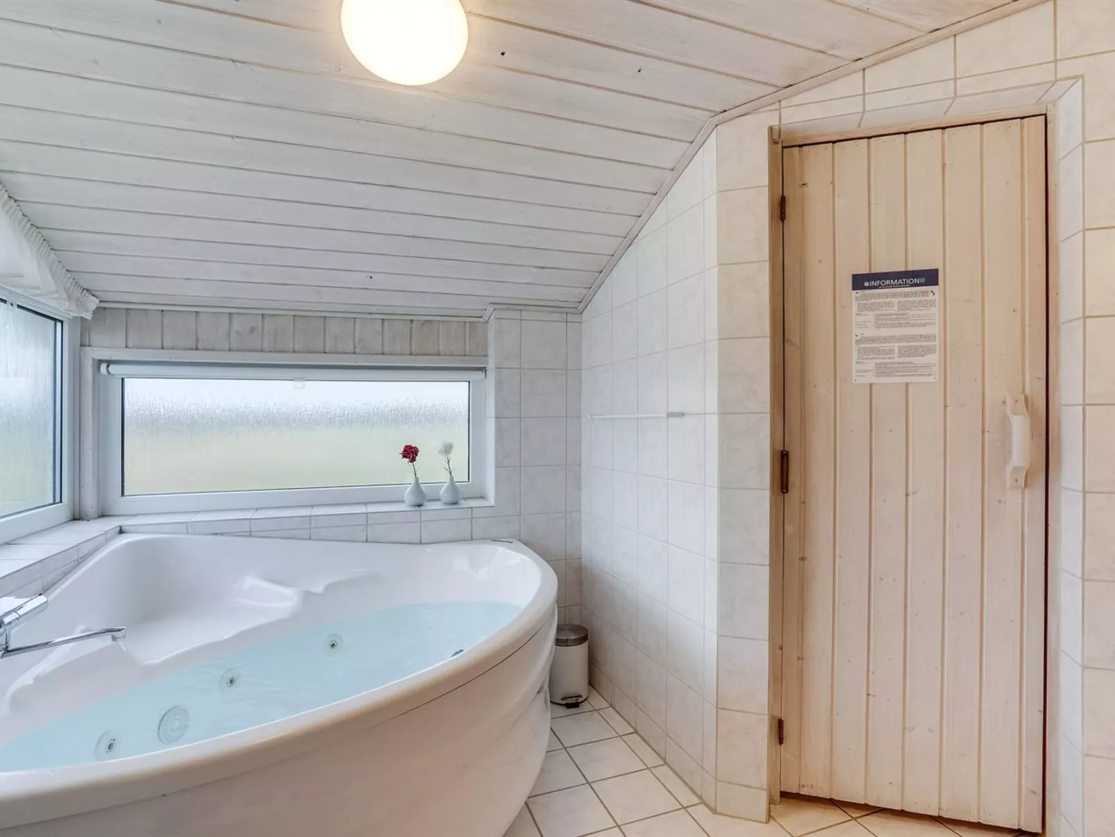 "Thorir" - 542m from the sea-Drinnen