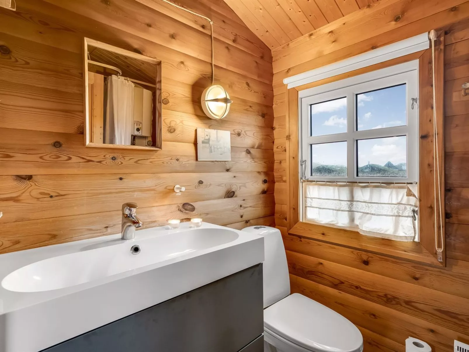 "Herfrith" -  from the sea-Inside