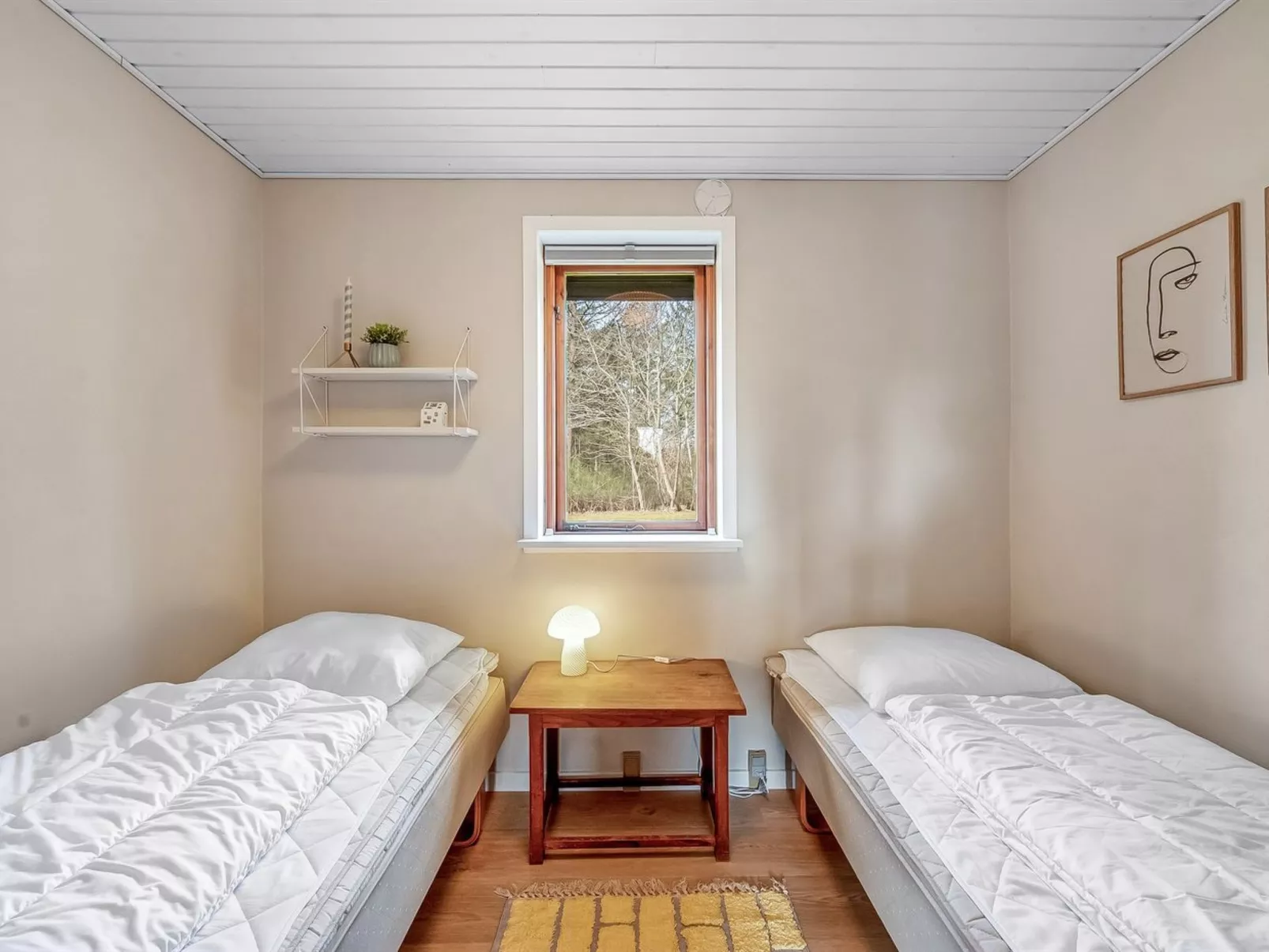 "Gundis" - 500m to the fjord-Inside