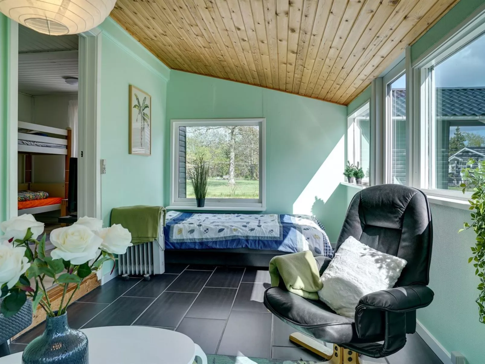 "Akira" - 500m to the fjord-Drinnen