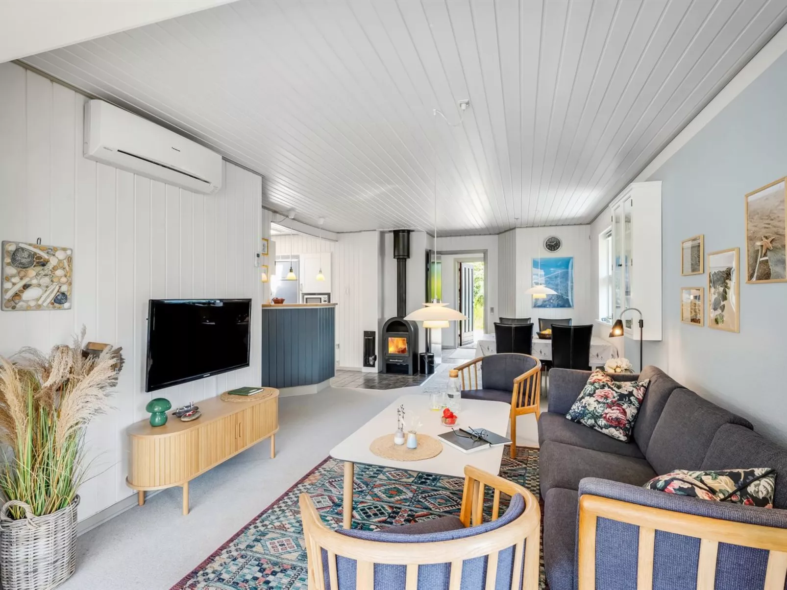 "Skakke" - 900m from the sea-Drinnen