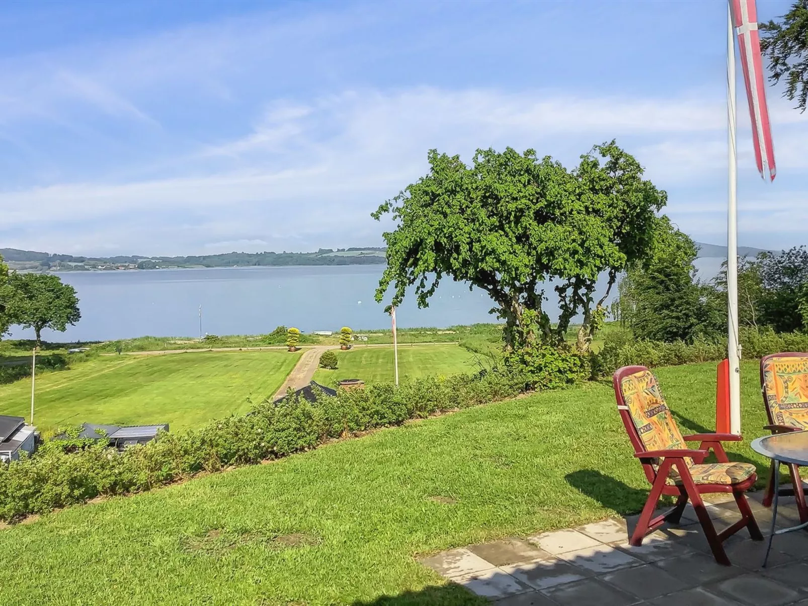 "Launo" - 150m to the fjord-Outside