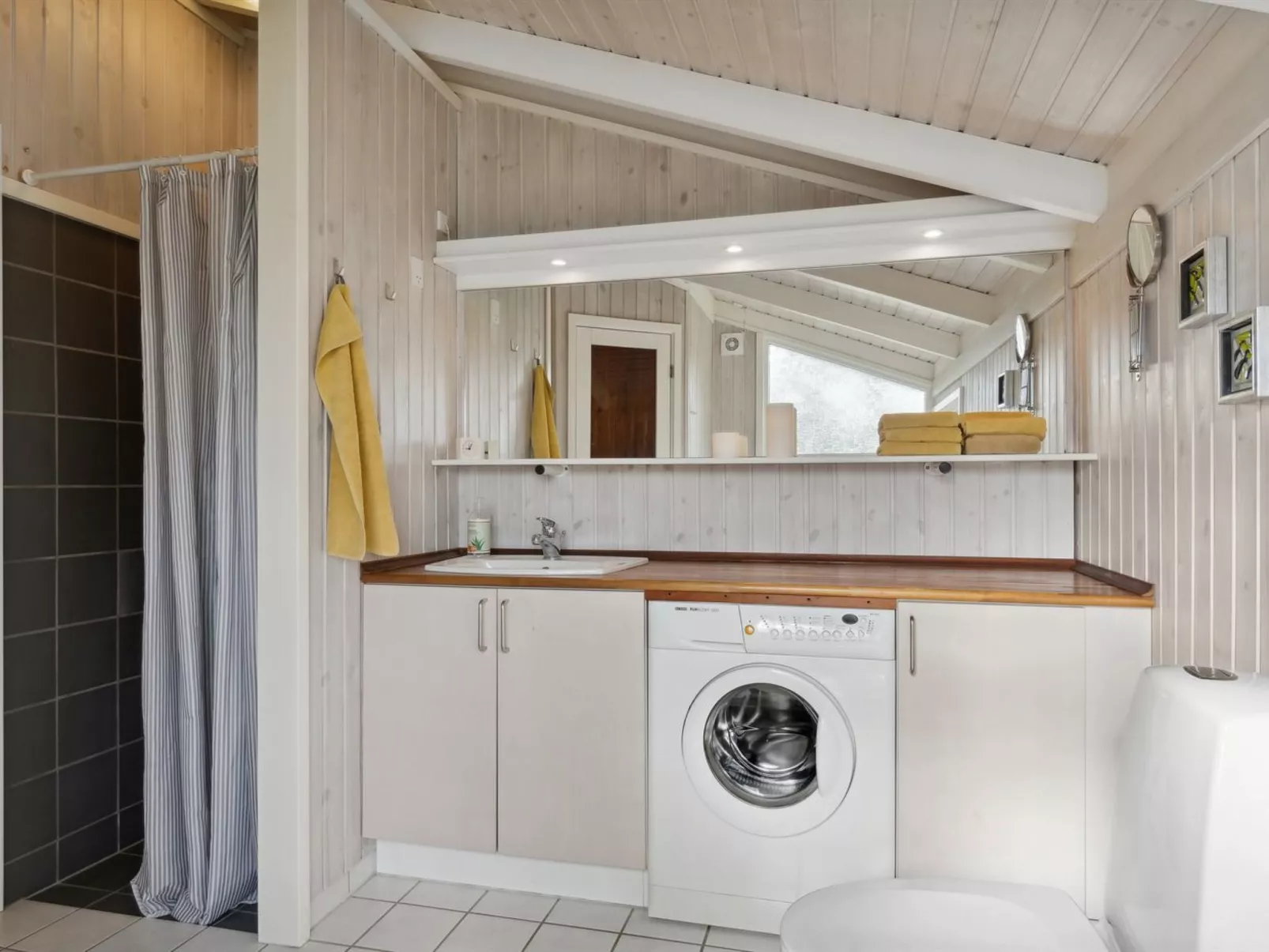 "Nafne" - 500m from the sea-Drinnen