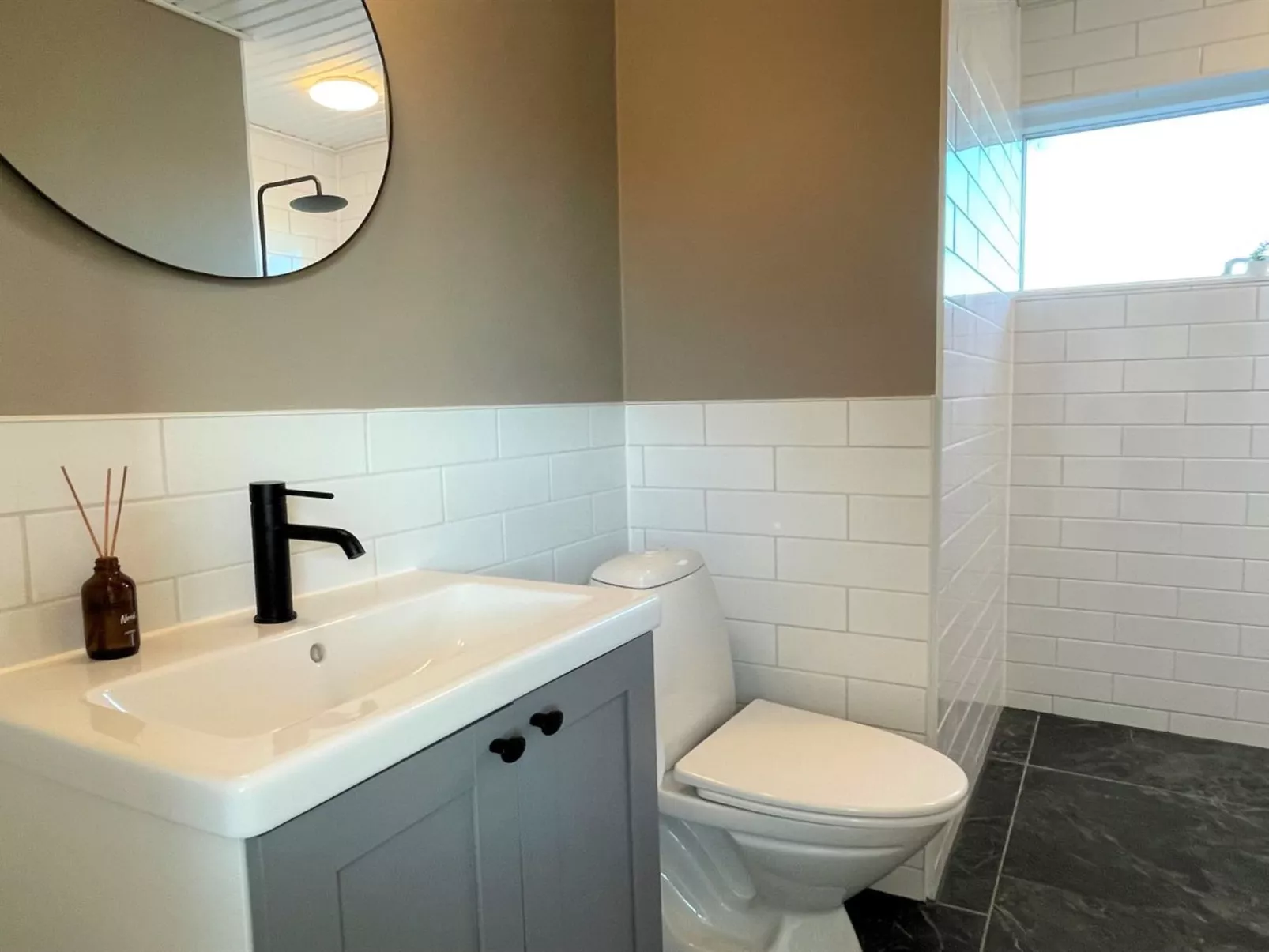 "Arvo" -  from the sea-Drinnen