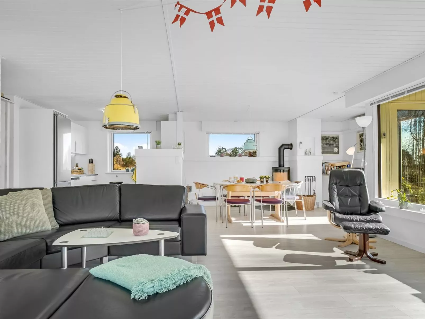 "Ehm" - 600m from the sea-Drinnen