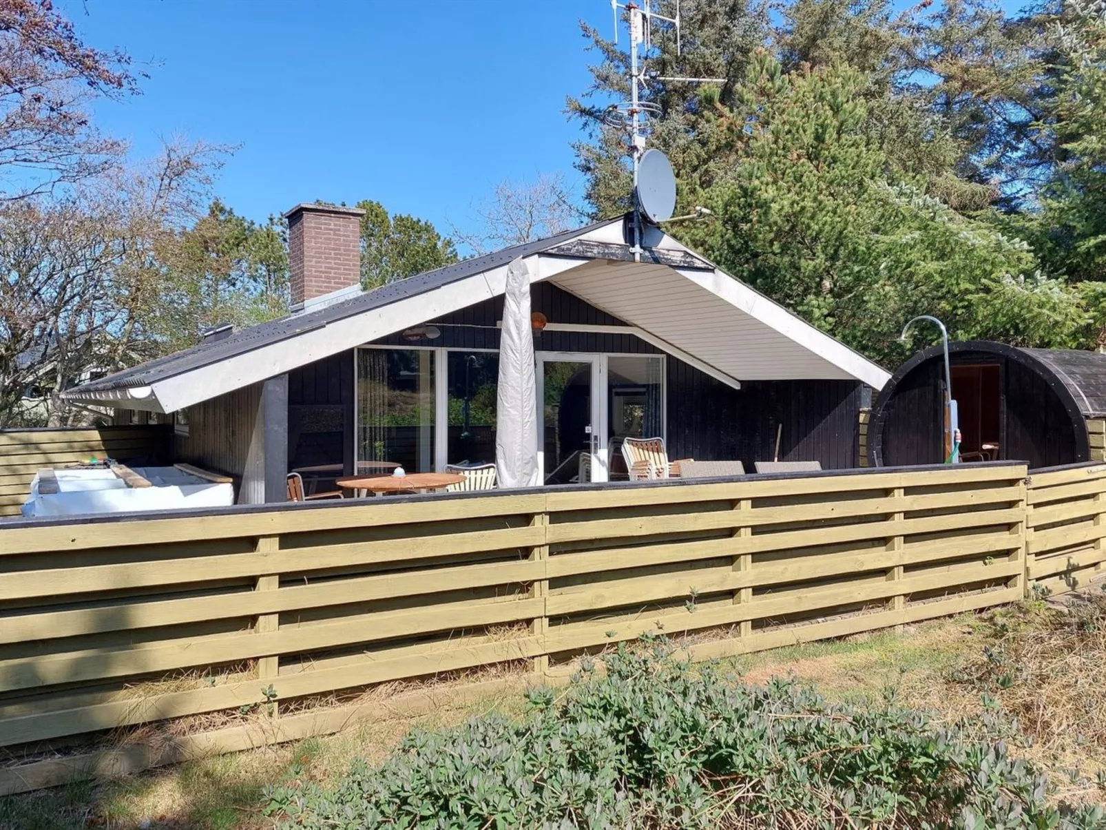 "Estelle" - 575m to the fjord-Outside