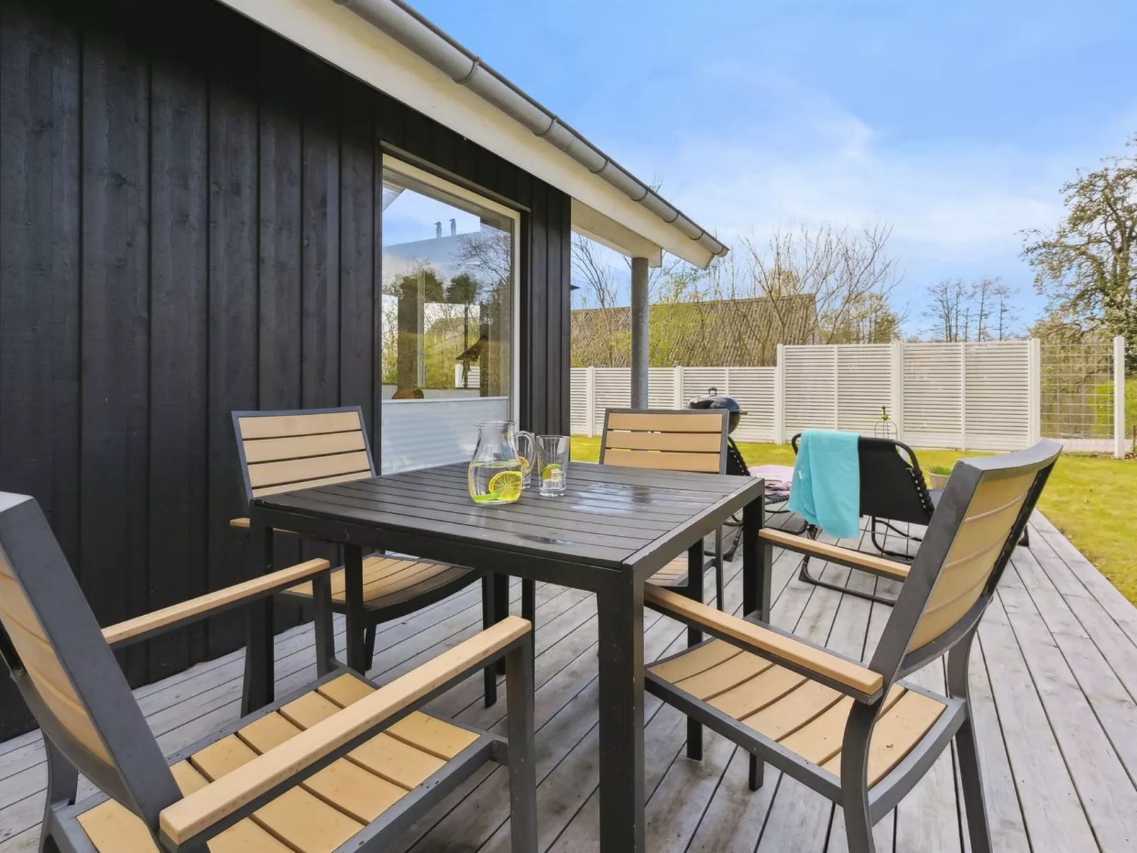 "Gunholm" - 150m from the sea-Draußen