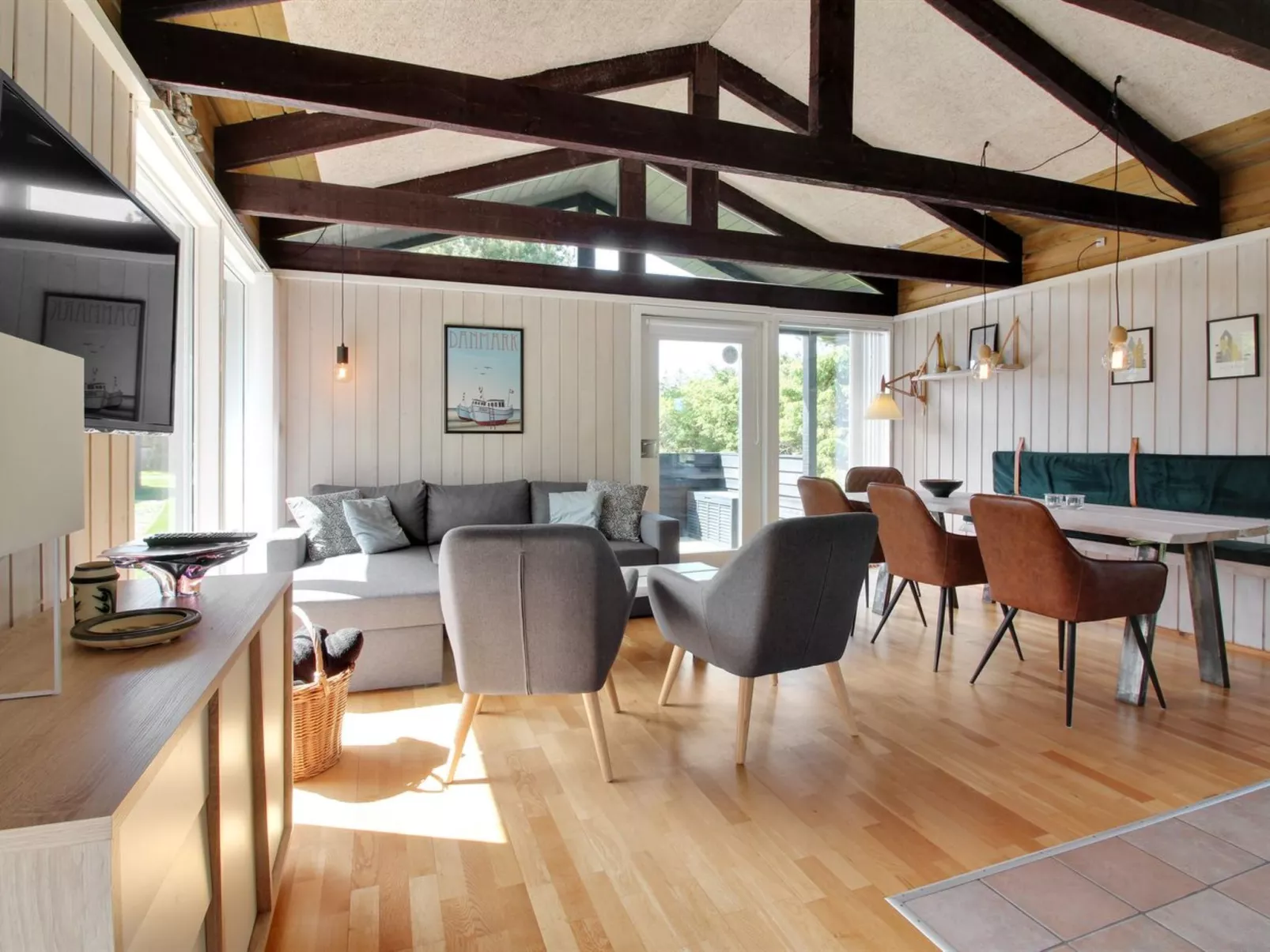 "Eyer" - 800m from the sea-Inside