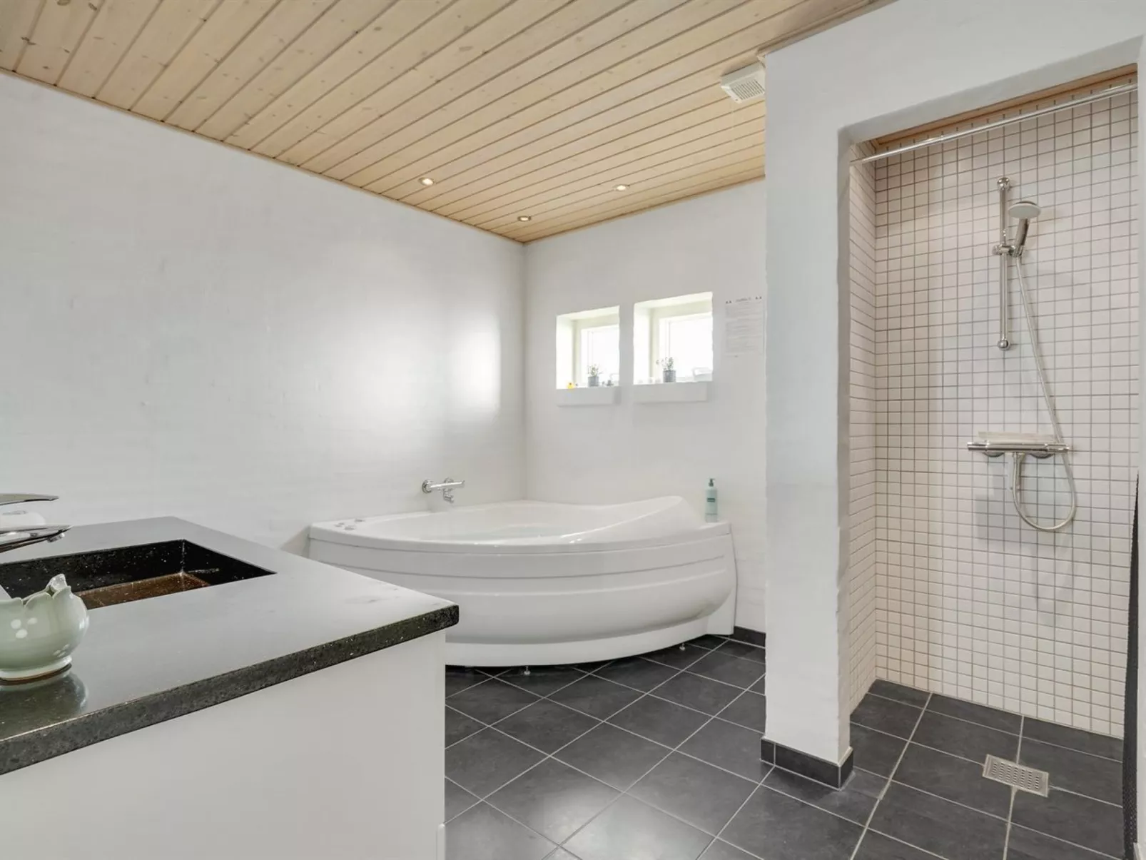 "Fengur" - 330m from the sea-Inside