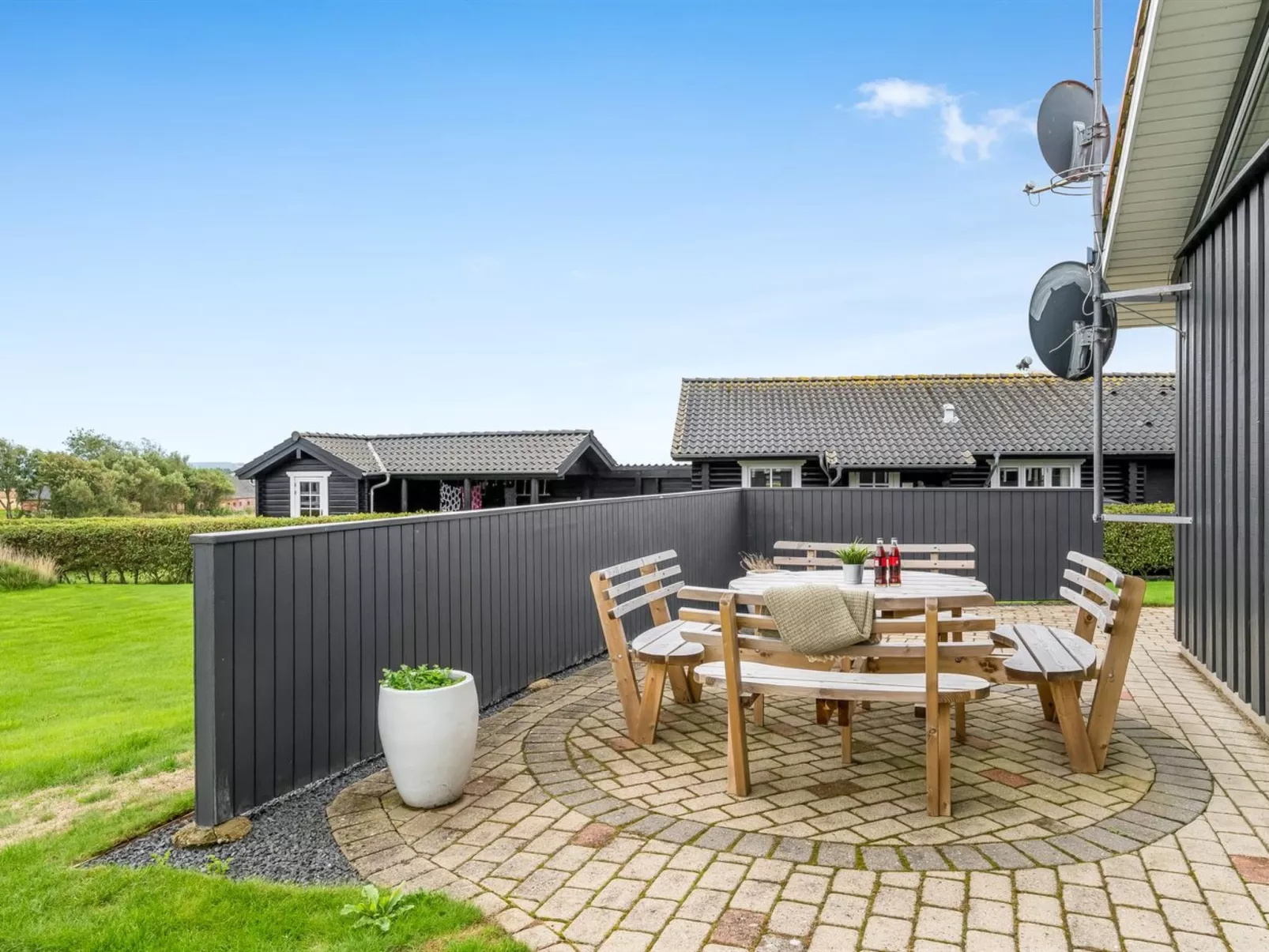 "Malila" - 400m to the fjord-Outside