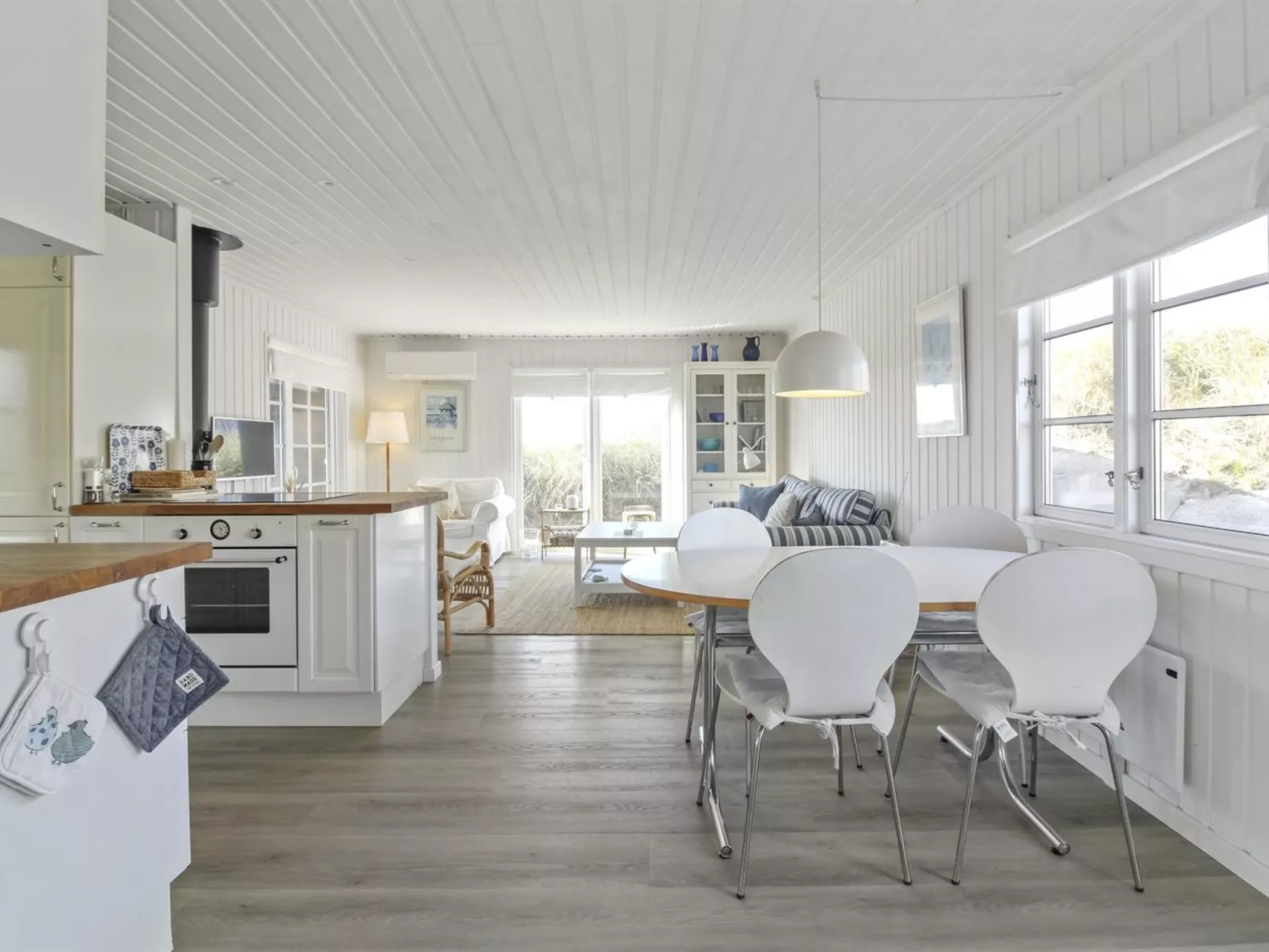 "Adelita" - 100m from the sea-Drinnen