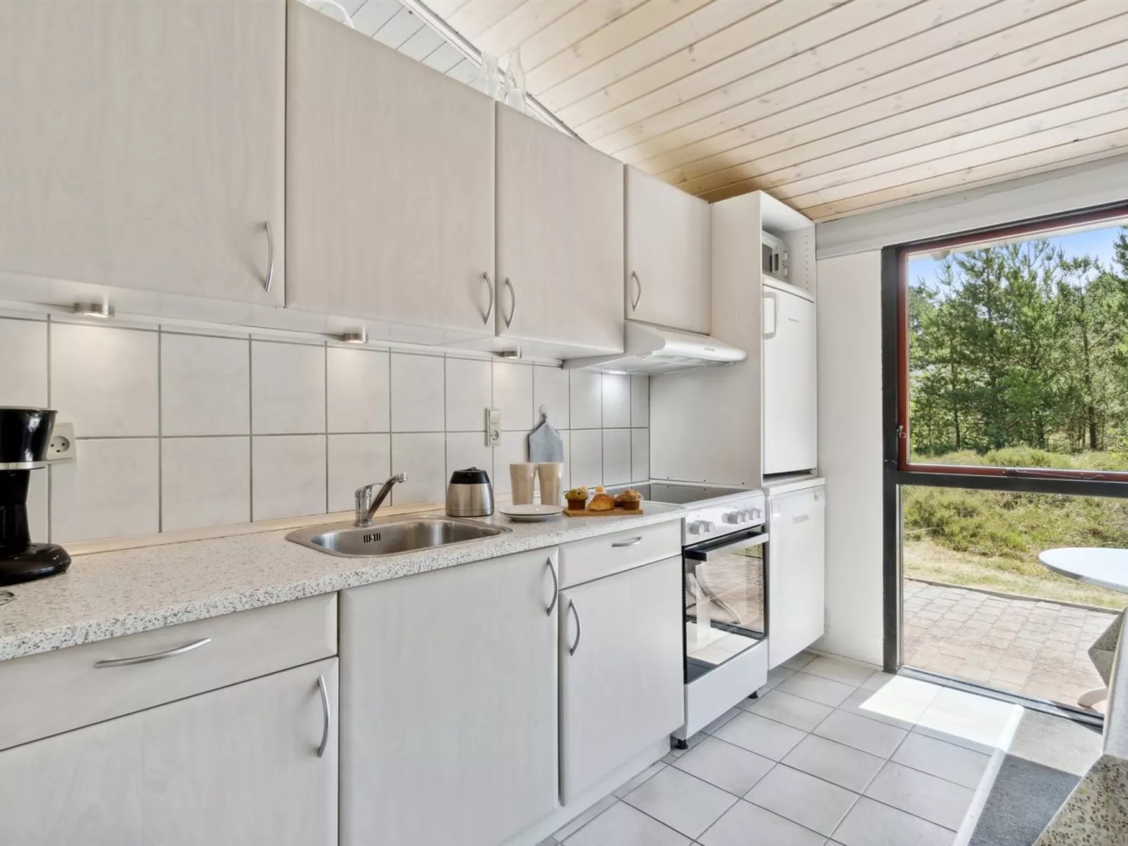 "Nila" - 750m from the sea-Inside