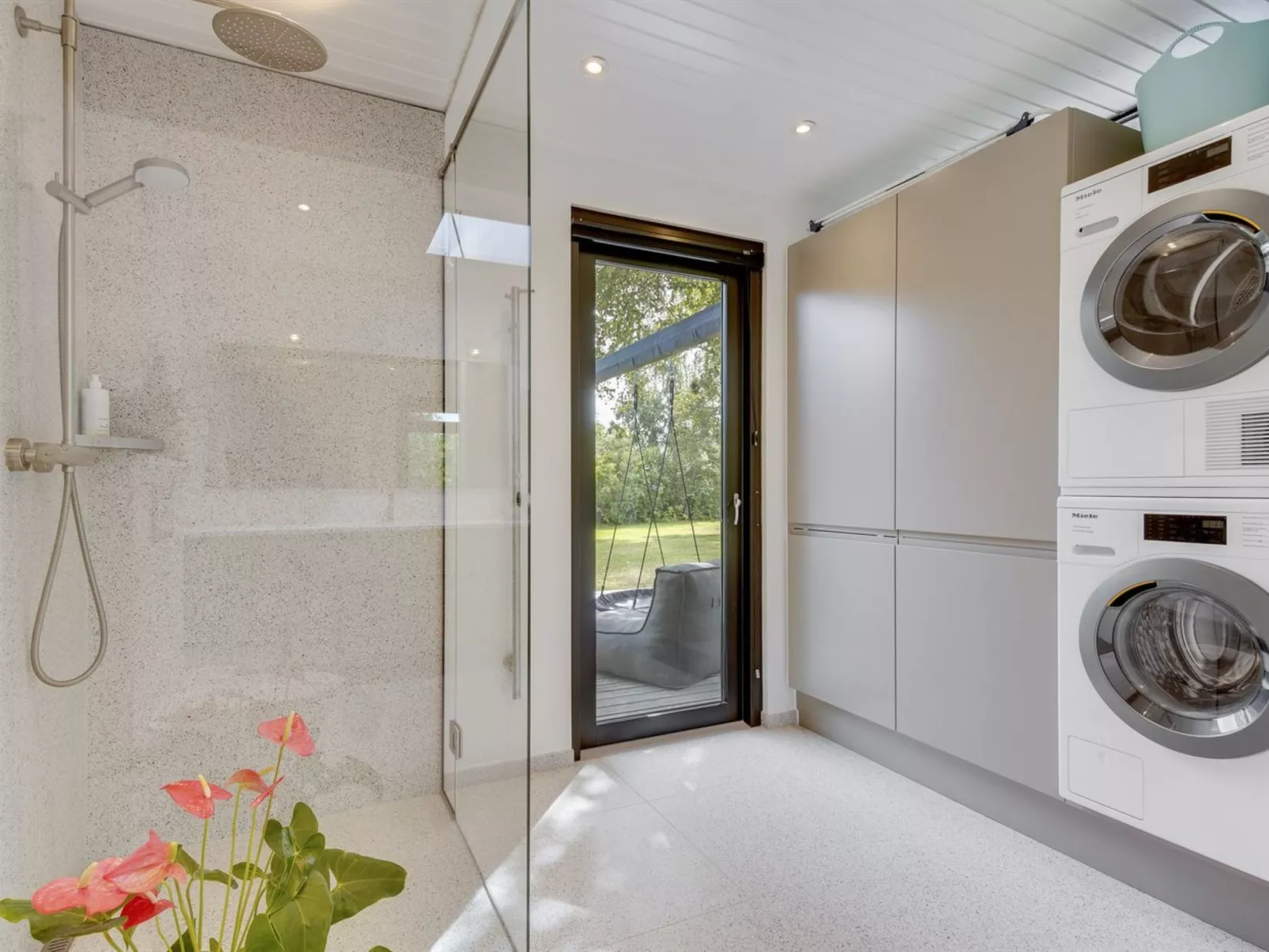 "Hævnir" - 1km from the sea-Dedans